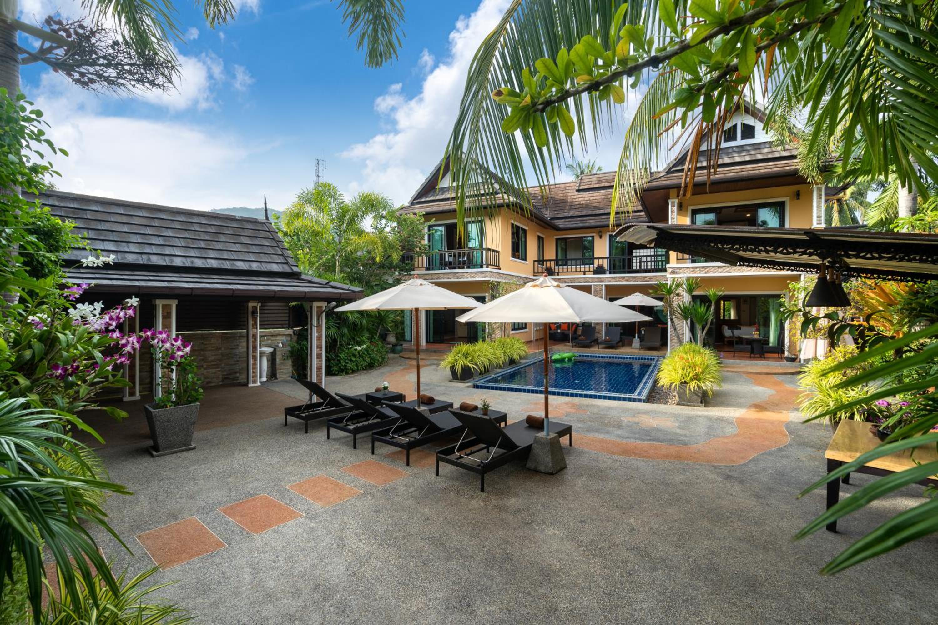 Six-Bedroom House - Photo 12