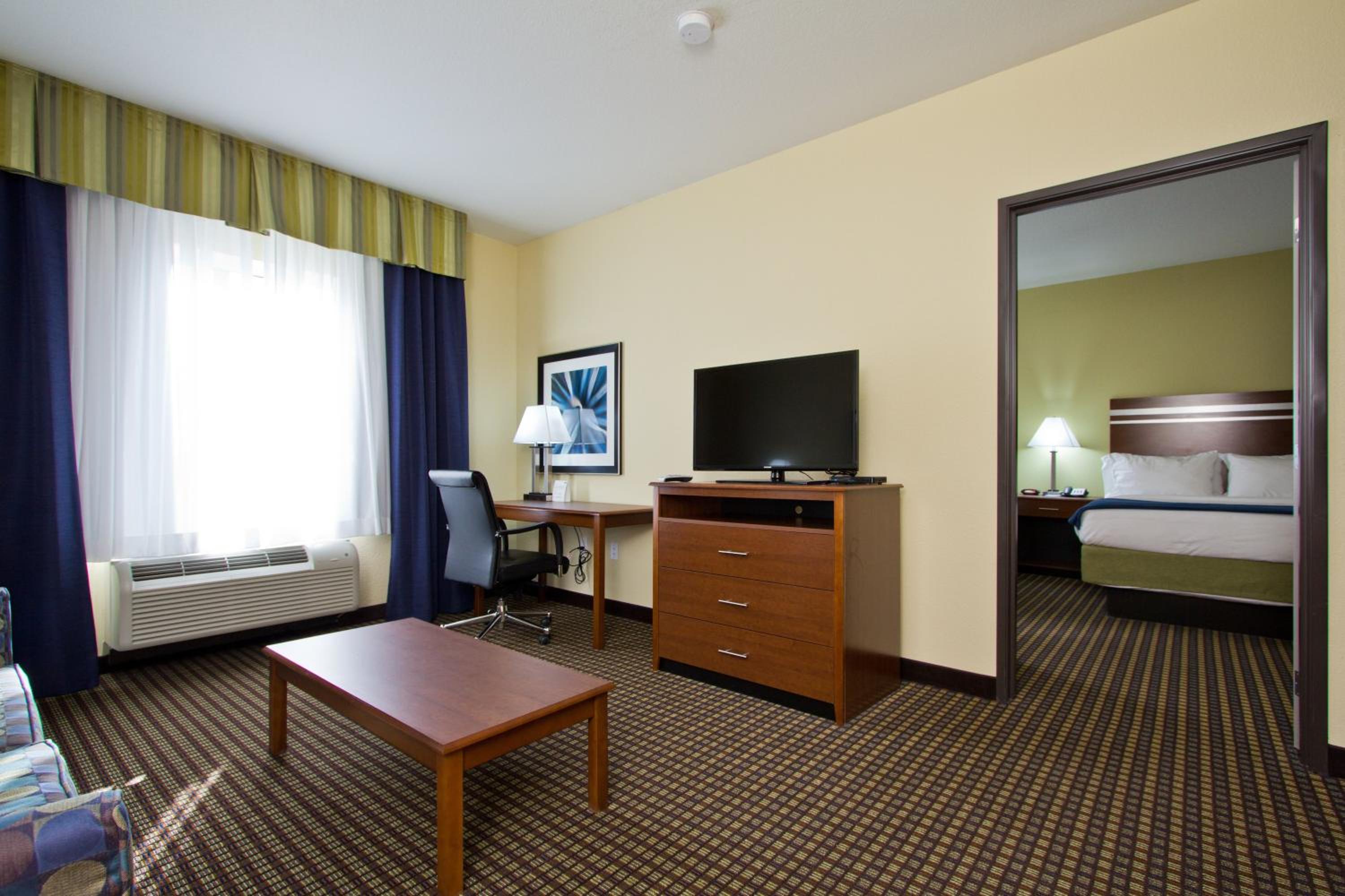 Standard King Room with Minifridge - Communications Accessible