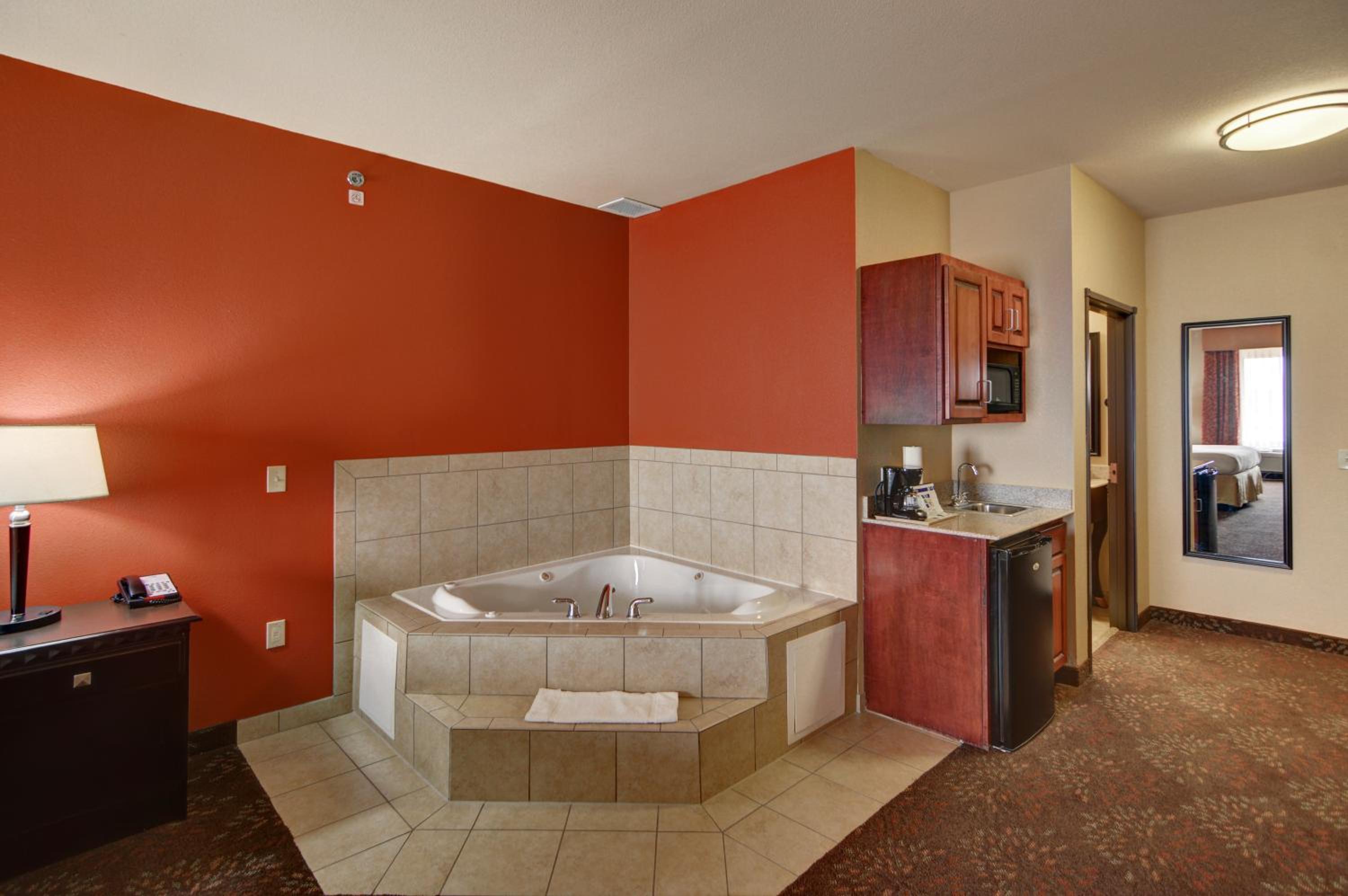 Standard King Room with Extra Floor Space - Photo 6