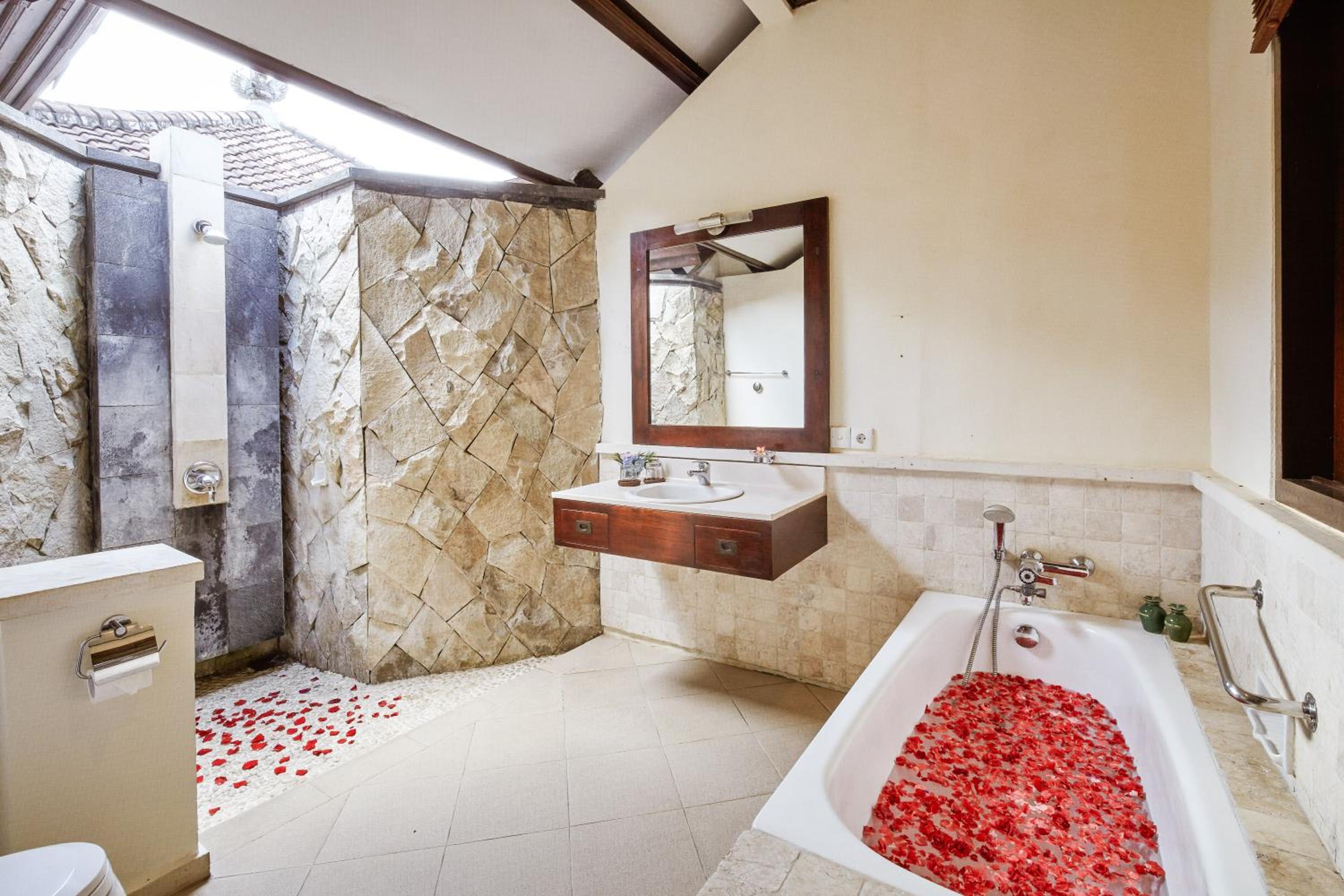 Deluxe Room with Garden View - Photo 16