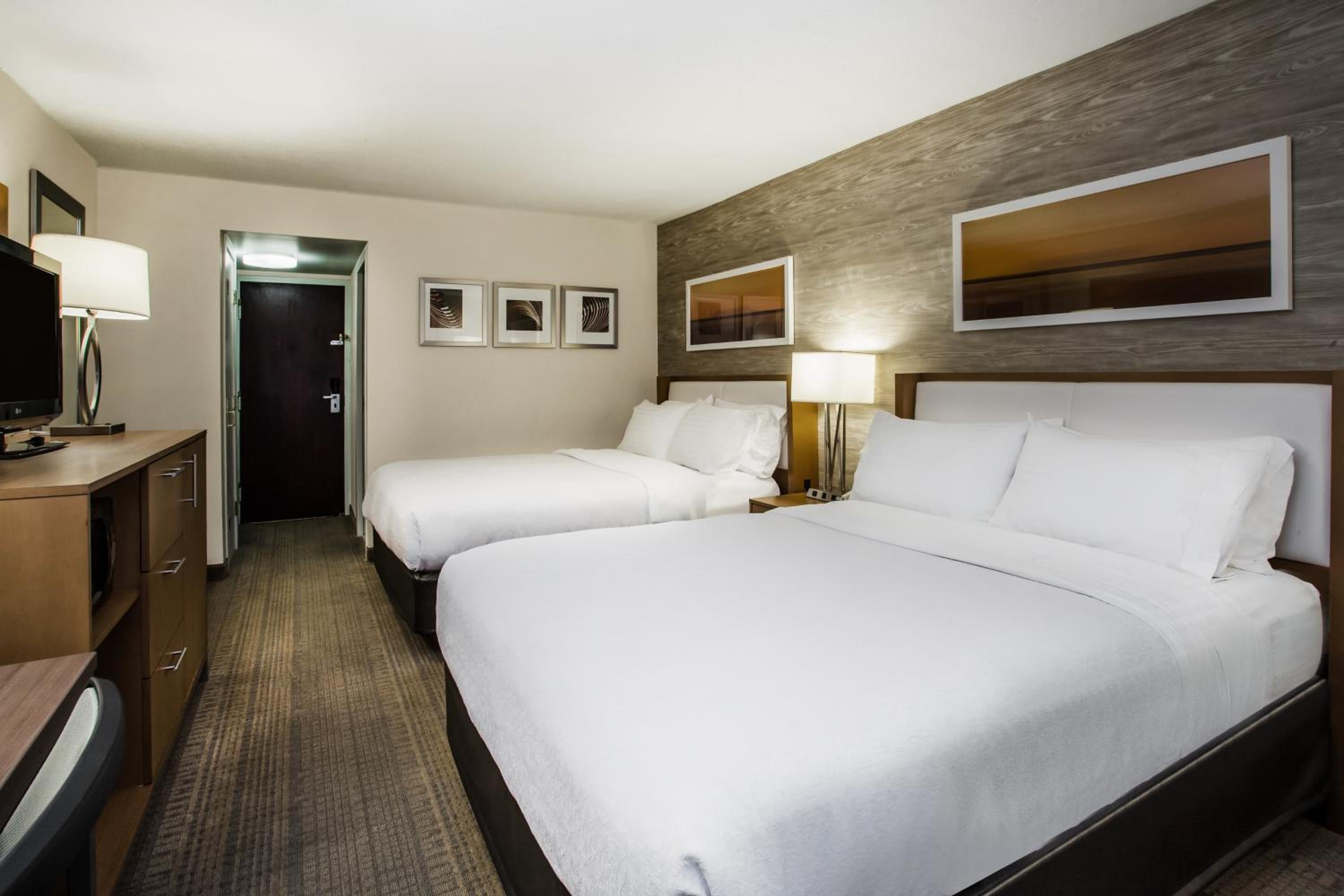 Standard Double Room with Two Double Beds - Photo 3