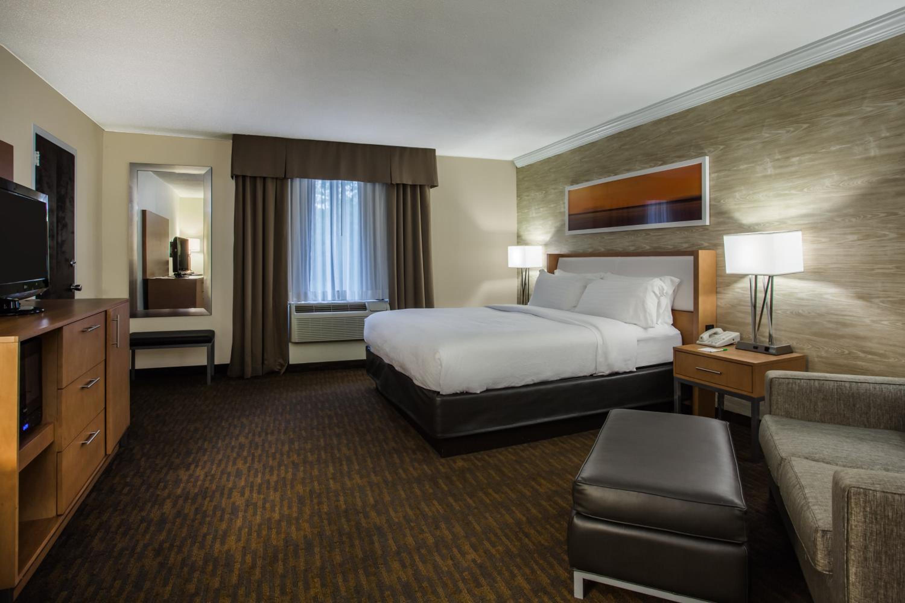 Standard King Room - Photo 7