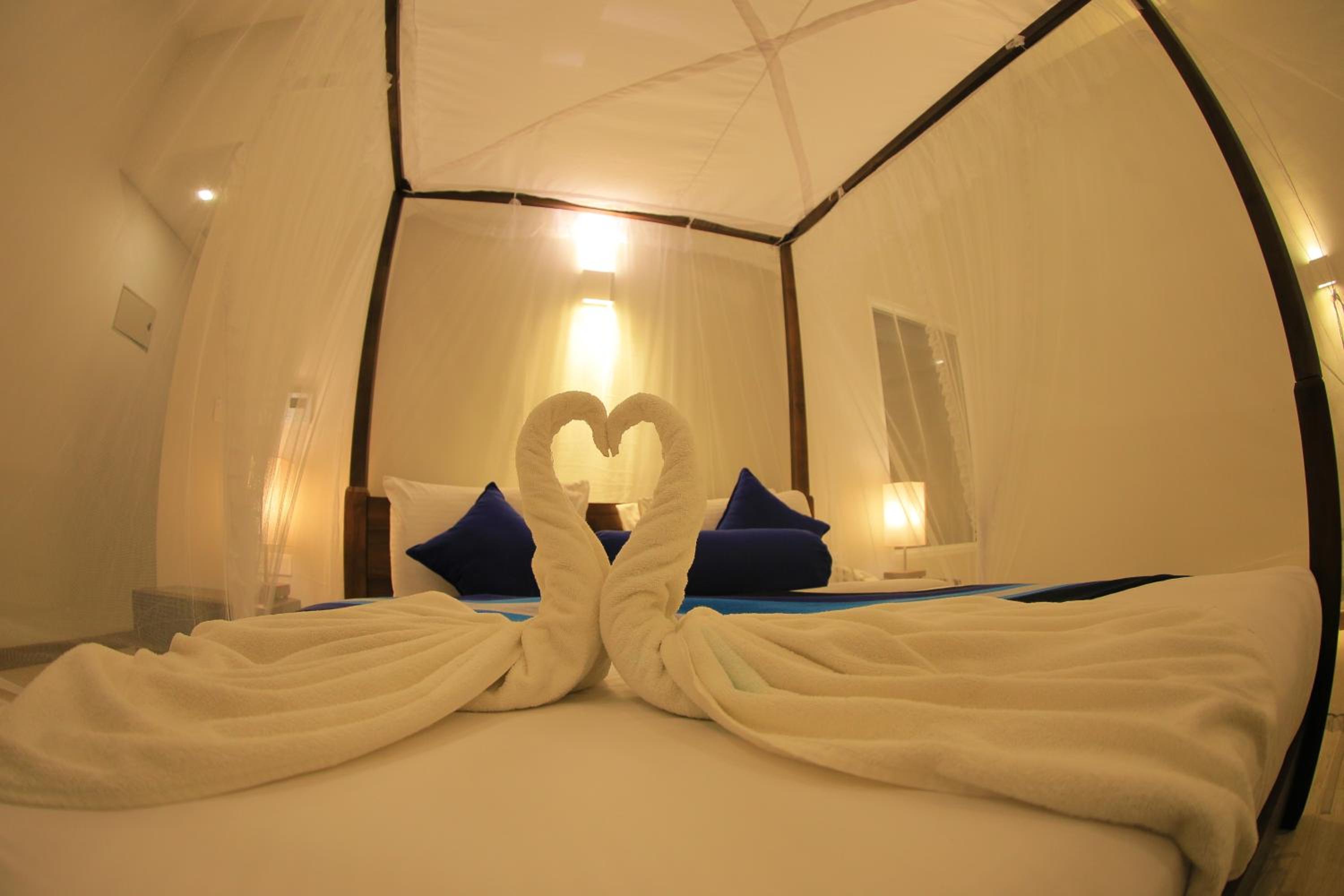 Deluxe Double Room with Sea View and Balcony - Photo 27