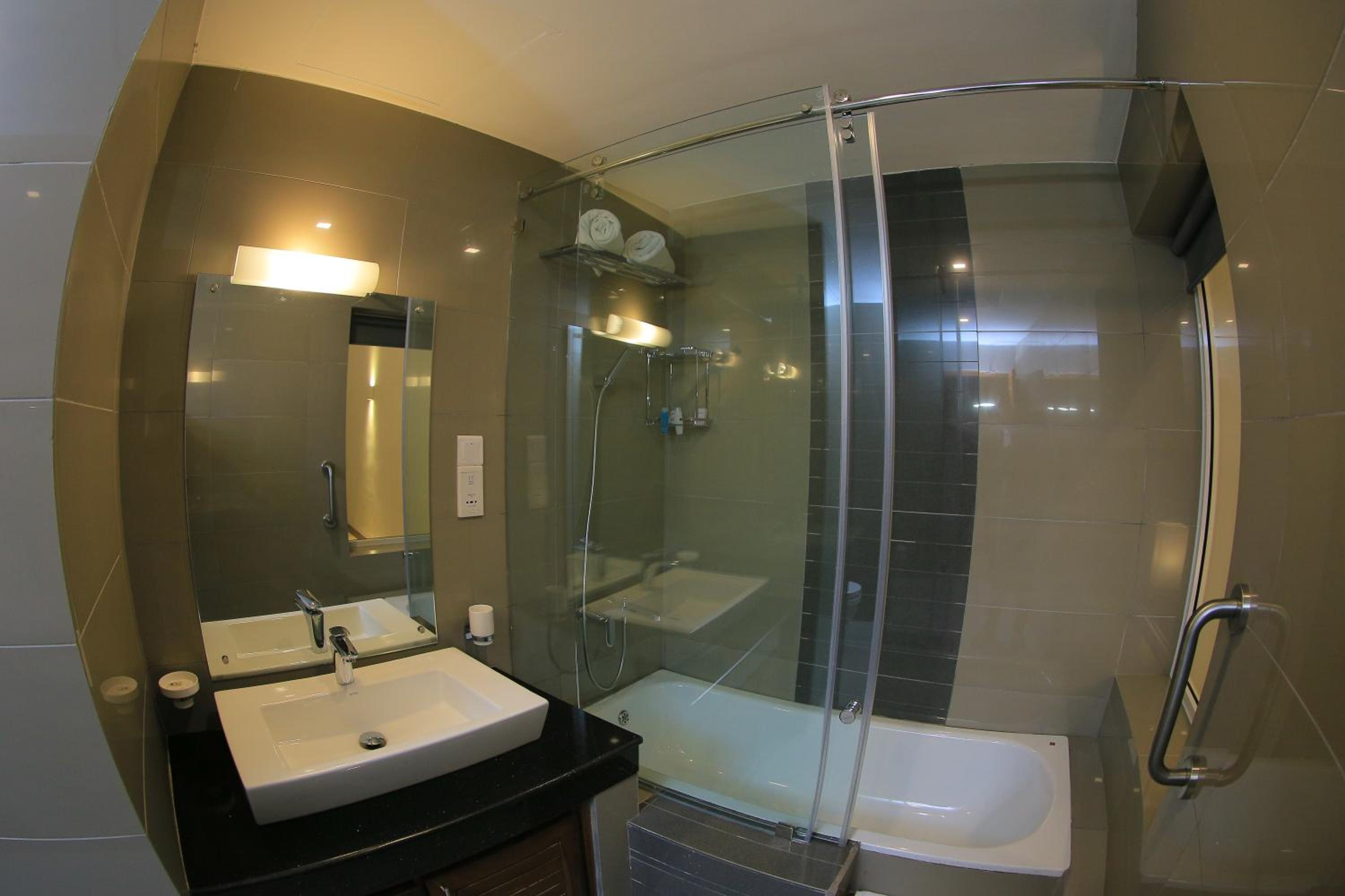 Deluxe Double Room with Sea View and Balcony - Photo 38
