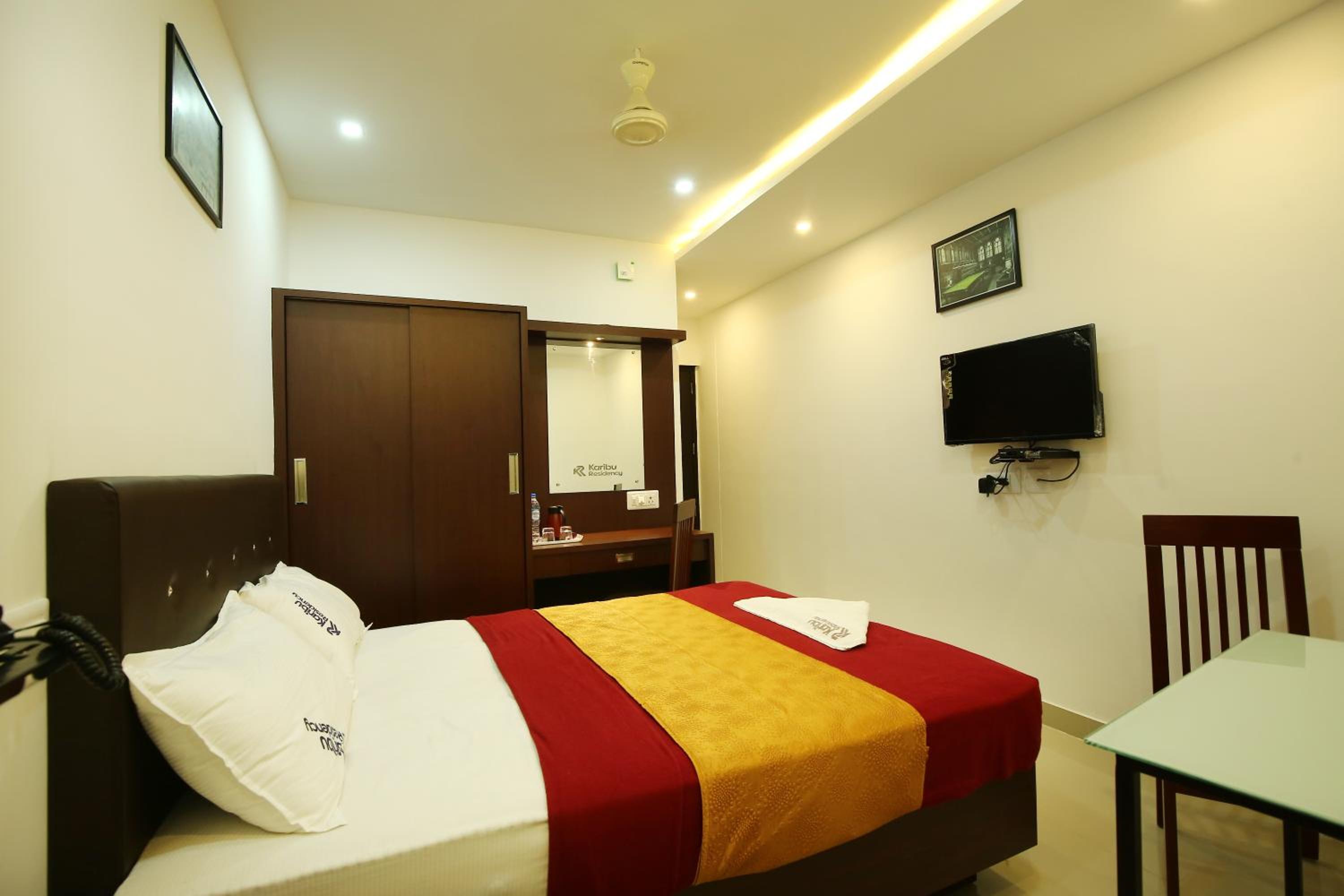 Double Room with Private Bathroom - Photo 6