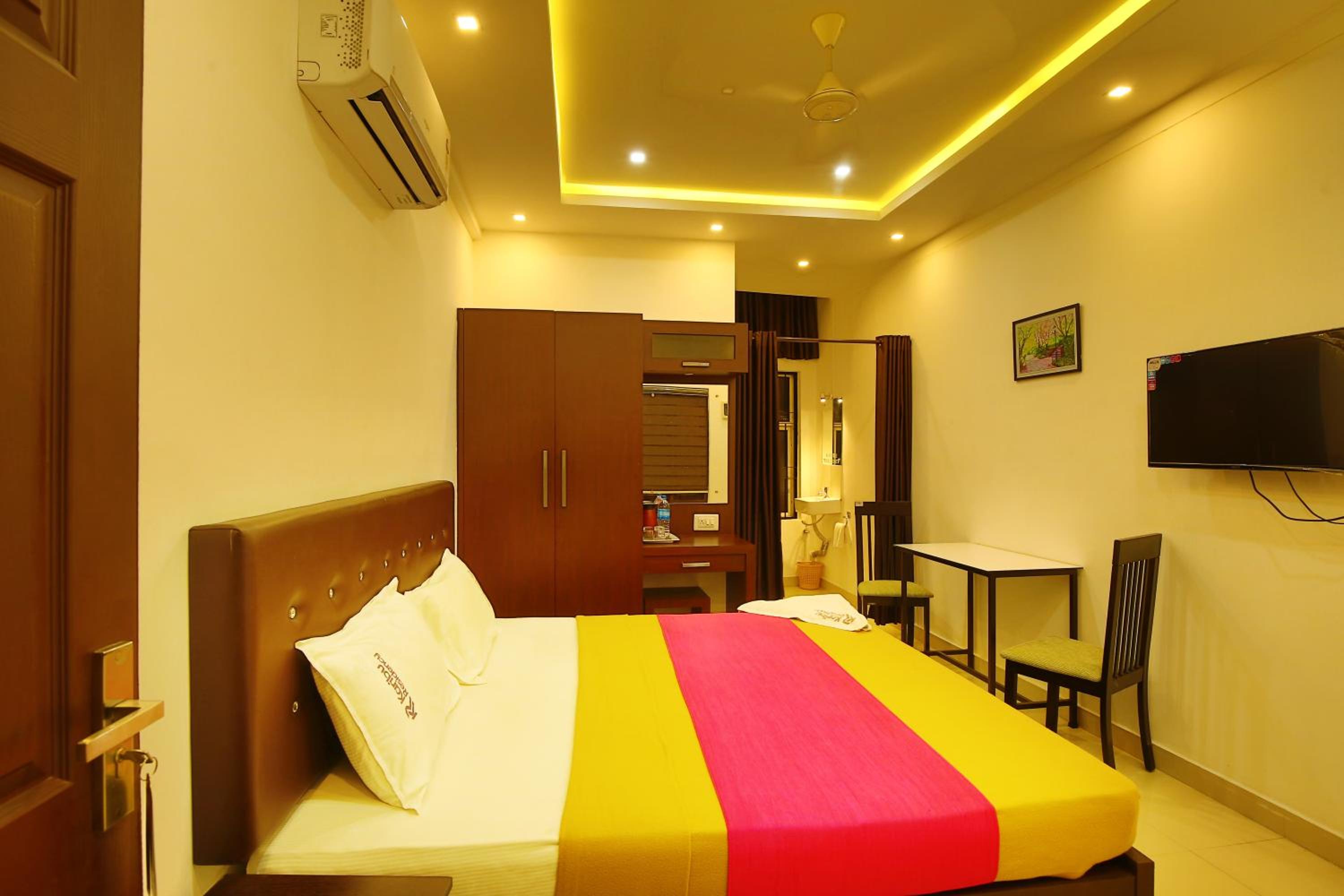 Double Room with Private Bathroom - Photo 7