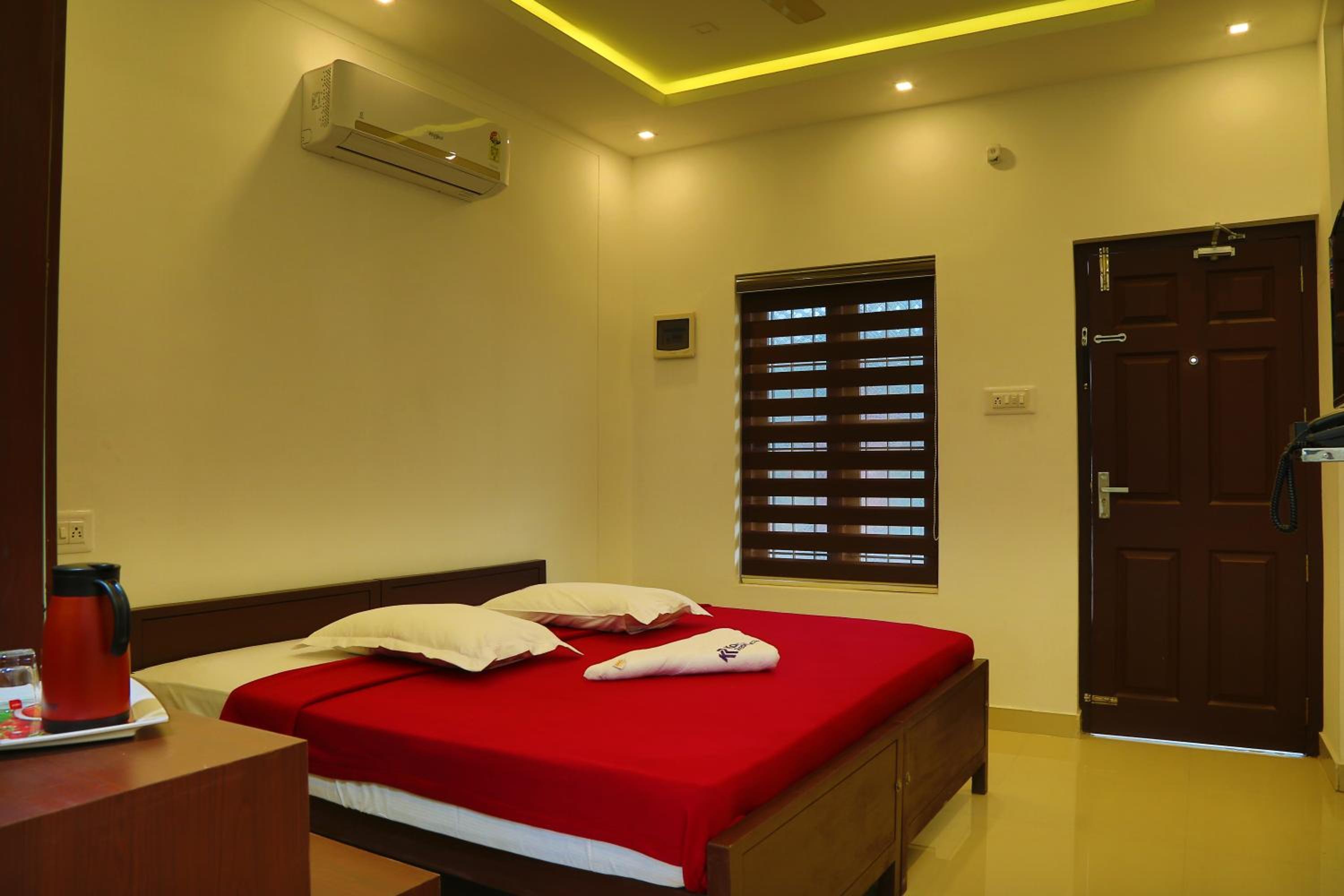 Standard Double Room with Fan - Photo 1