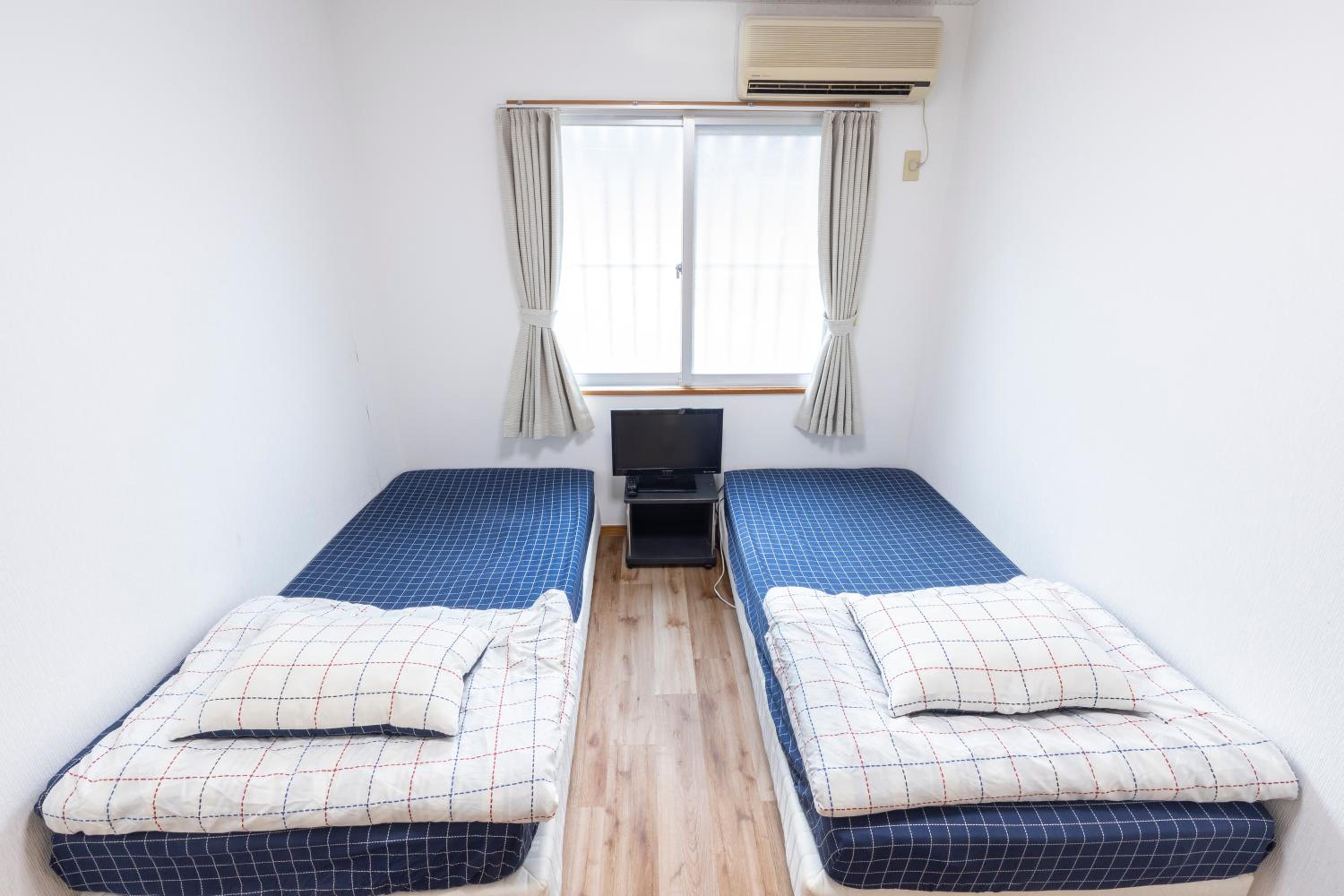 Economy Twin Room photo 1