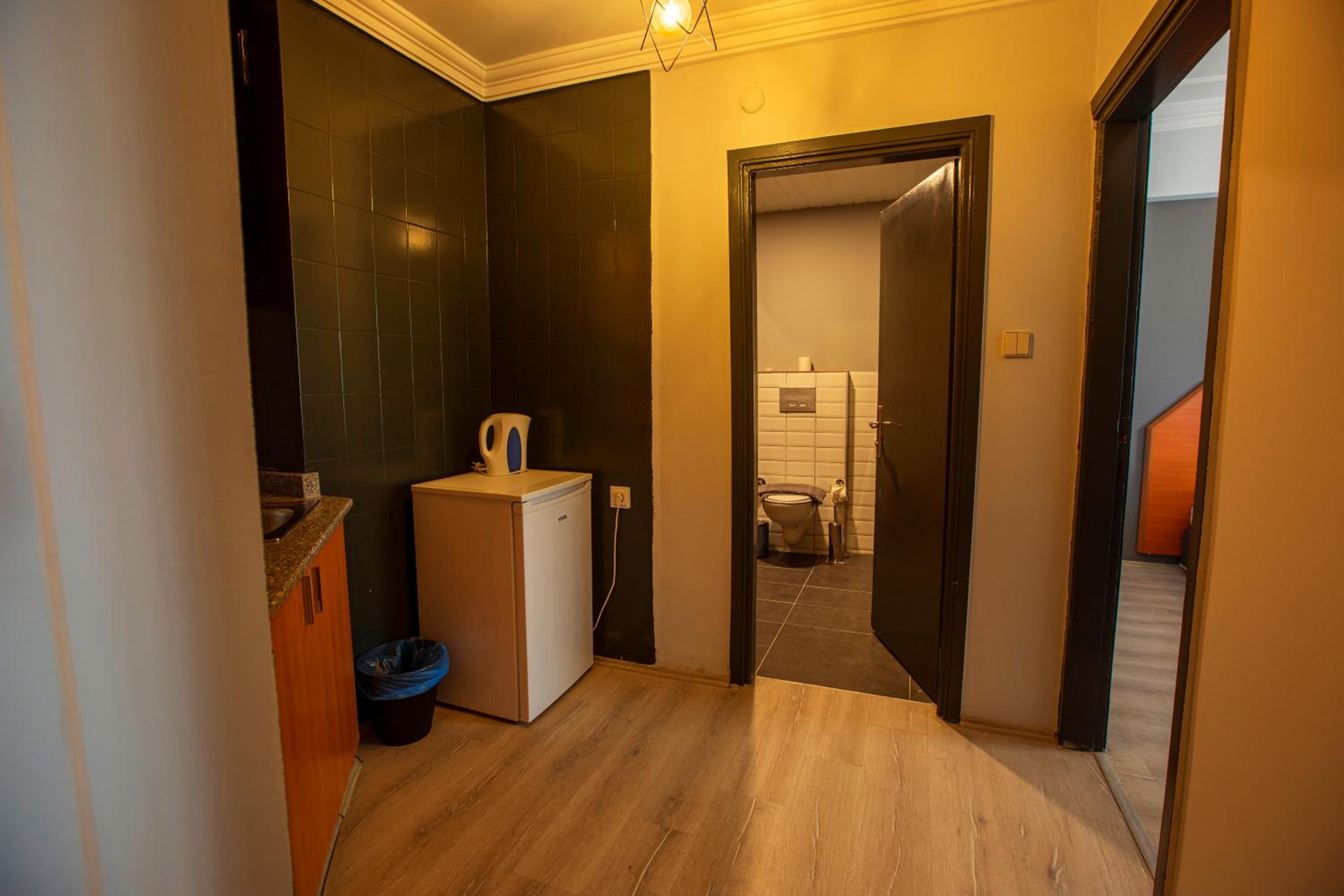 Suite without Air-Conditioning photo 3