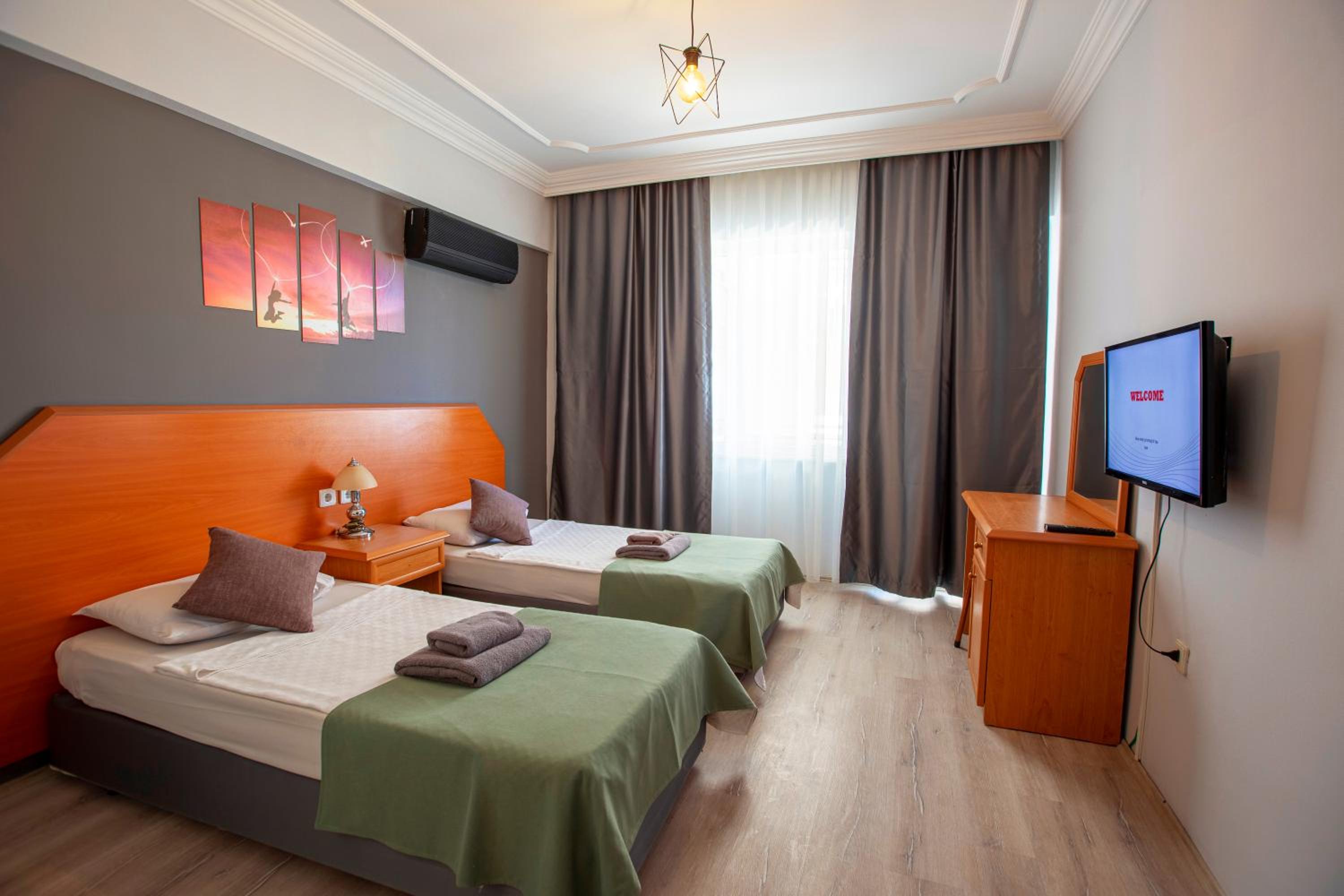 Suite without Air-Conditioning photo 3
