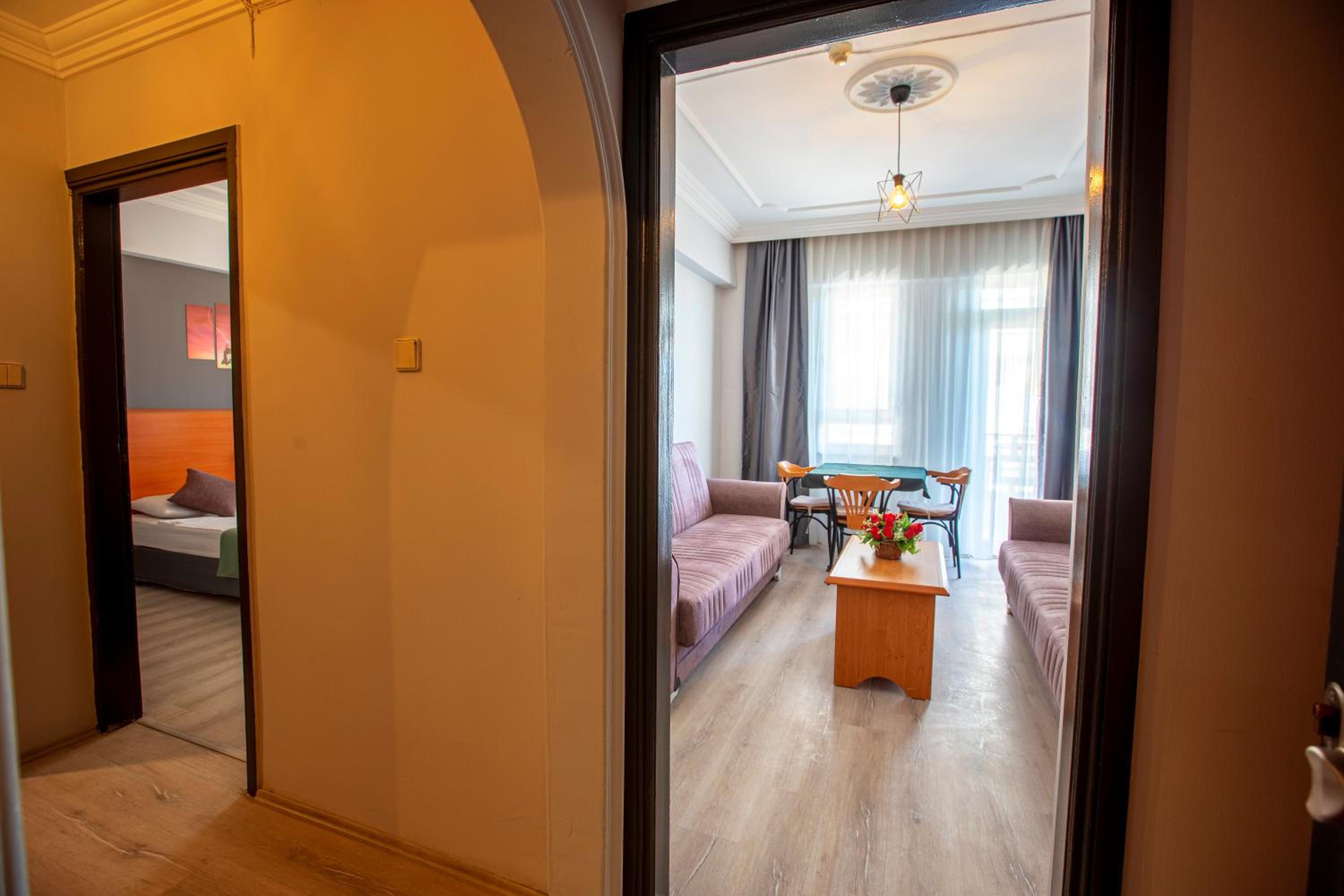Suite with Air-Conditioning photo 3