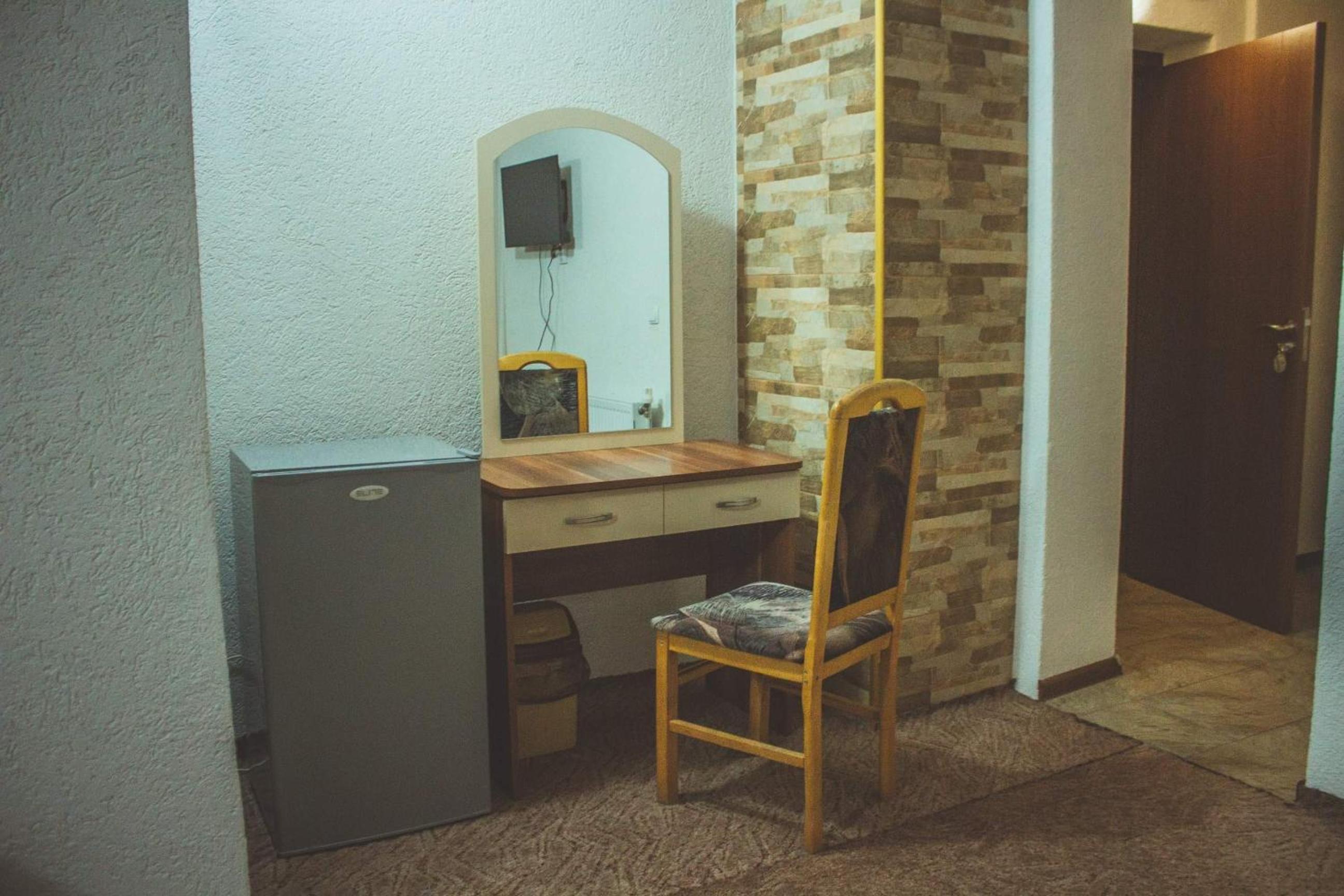 One-Bedroom Suite with Mountain View photo 2