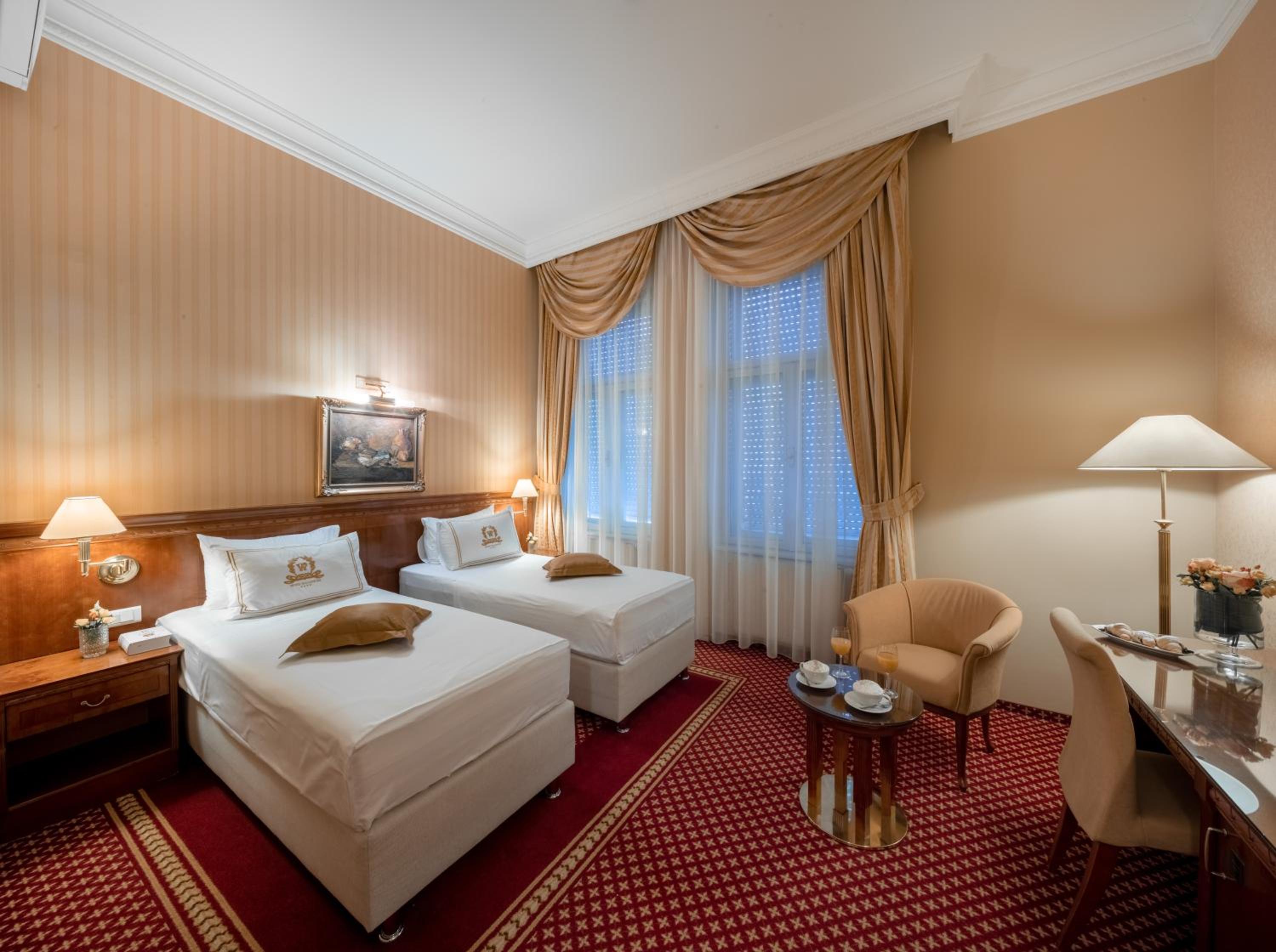 Standard Double or Twin Room - Photo 3