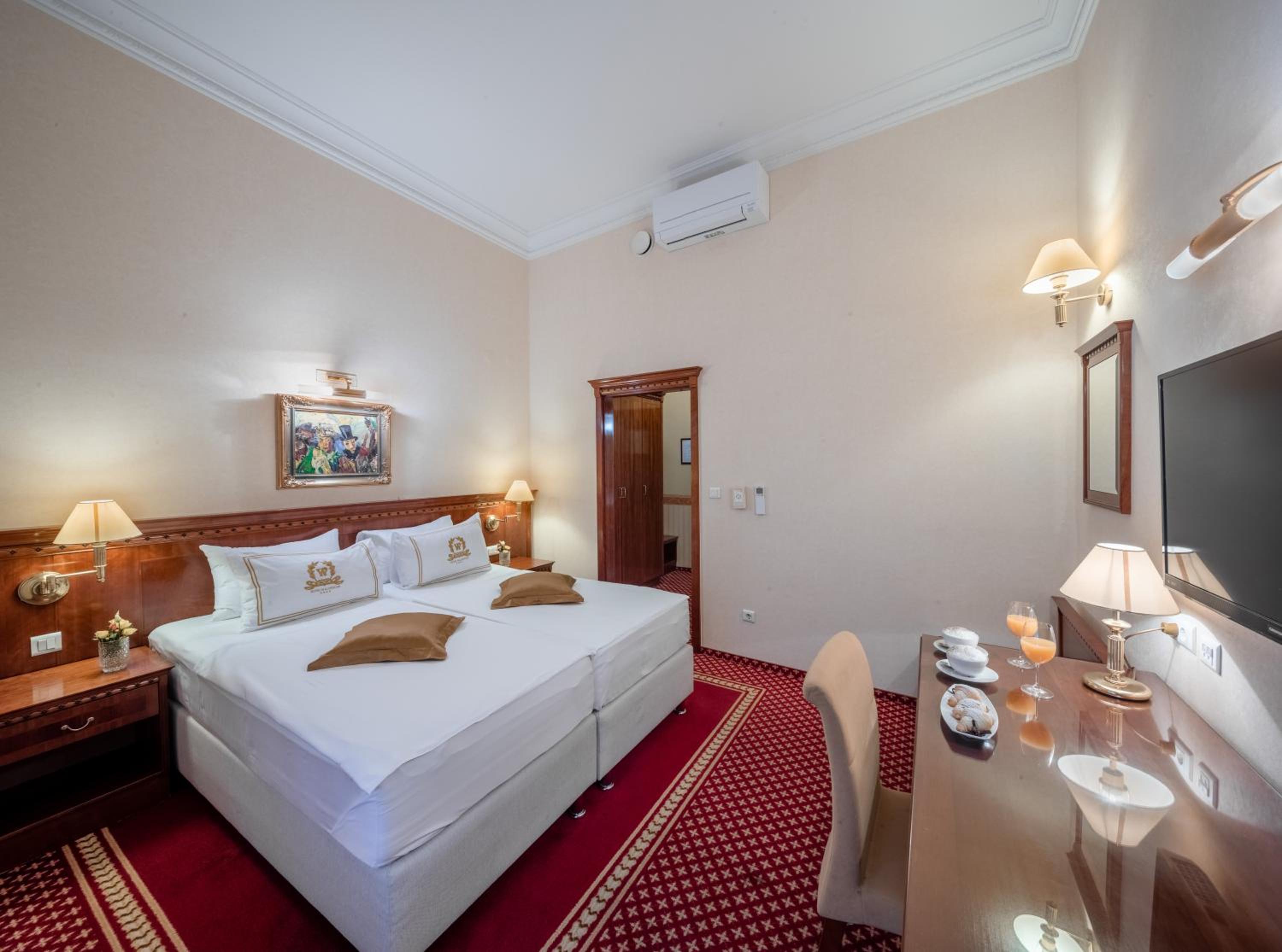 Standard Double or Twin Room - Photo 4