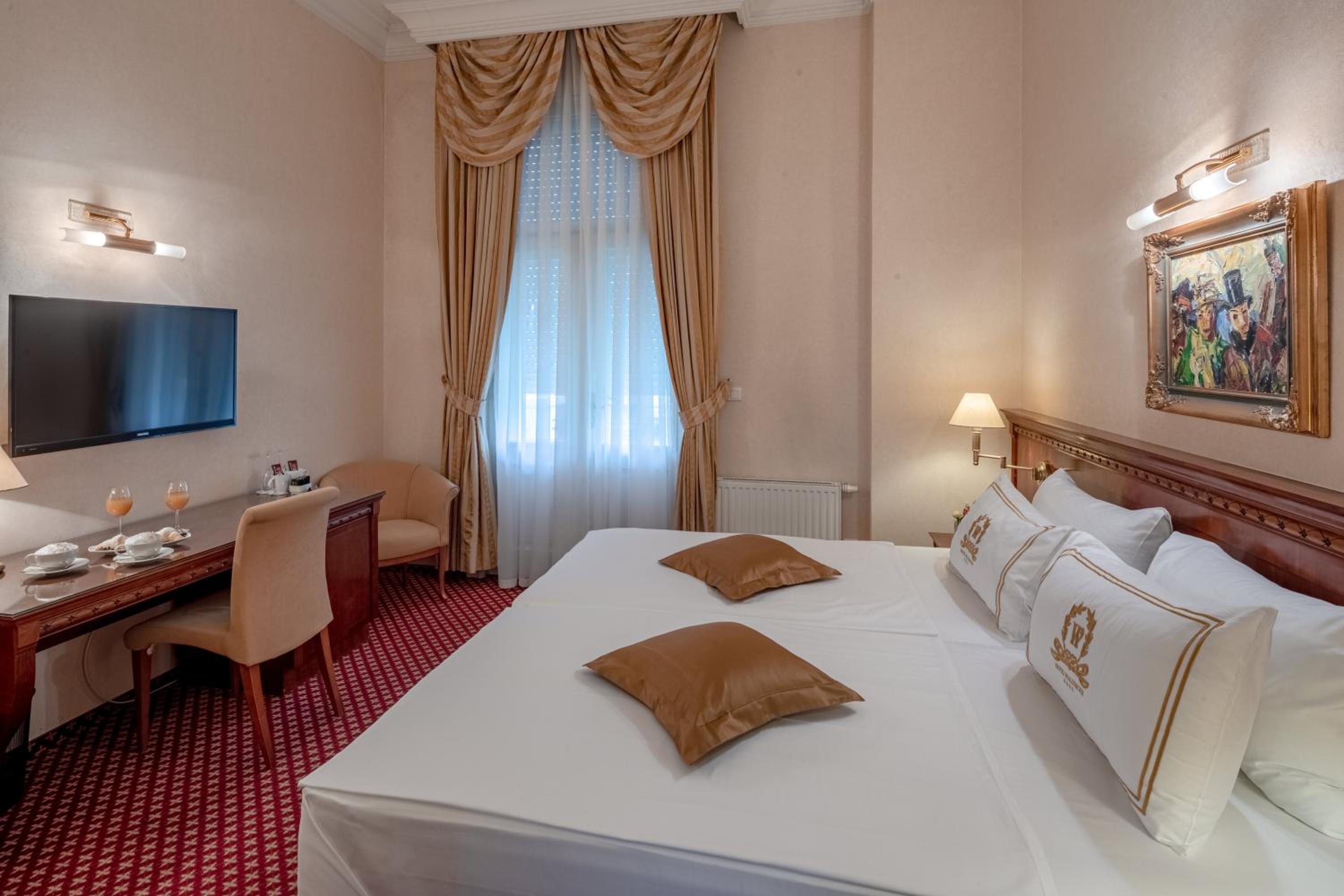 Standard Double or Twin Room - Photo 1
