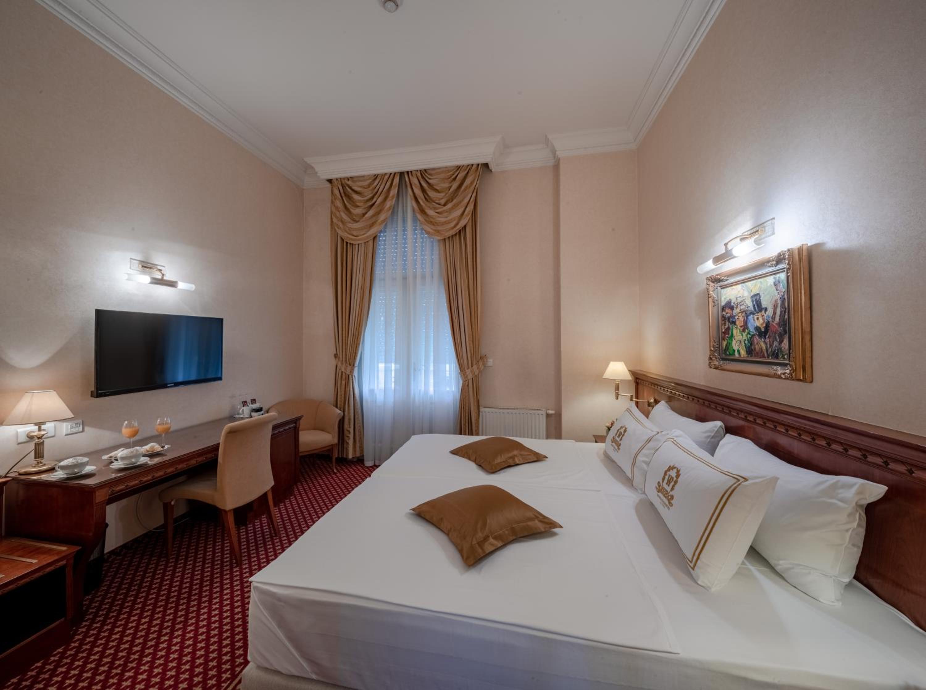 Standard Double or Twin Room - Photo 5