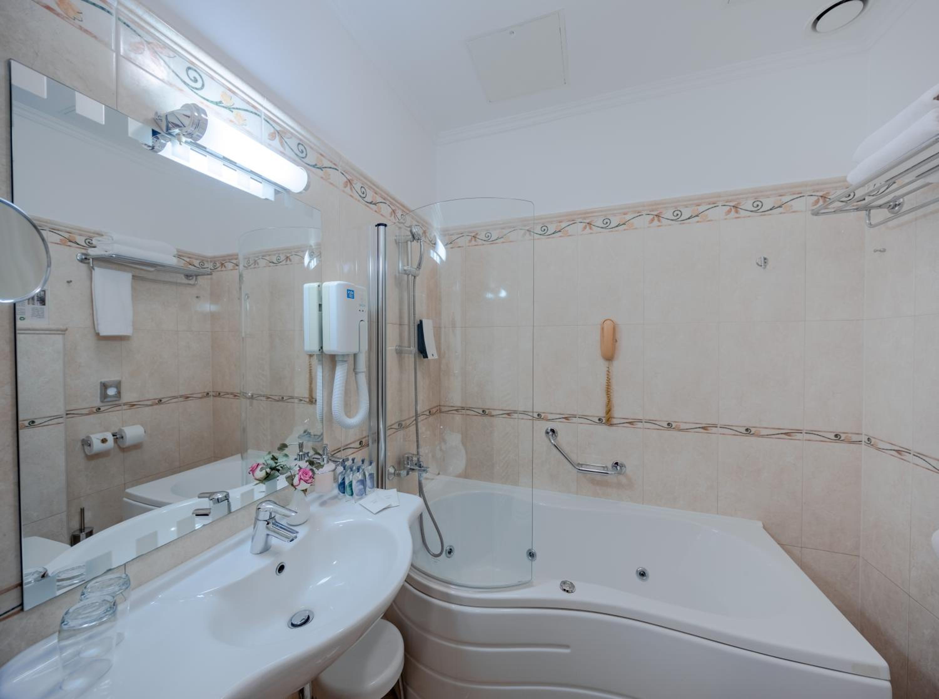 Double or Twin Room - Photo 2