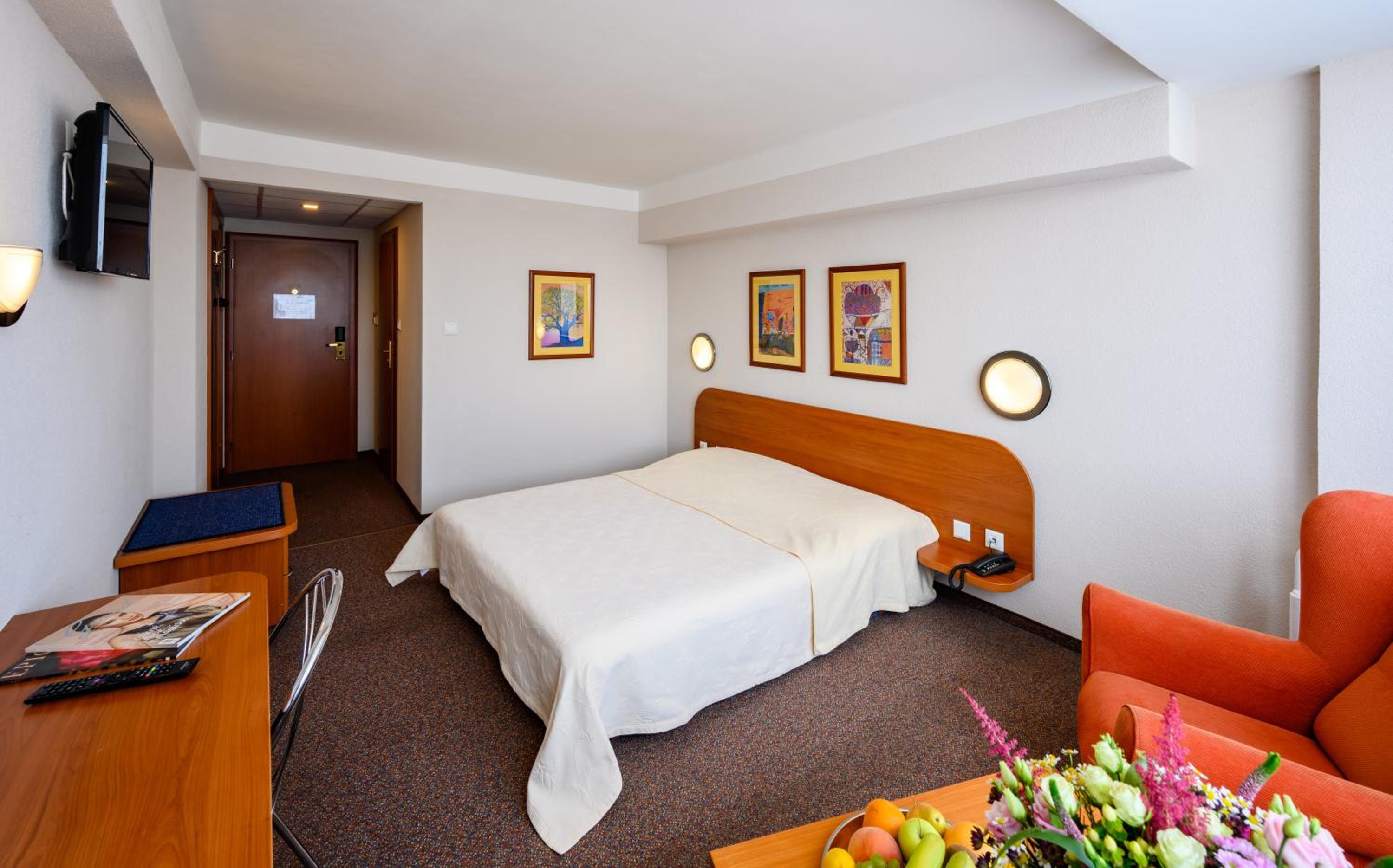 Double or Twin Room with Shower photo 2