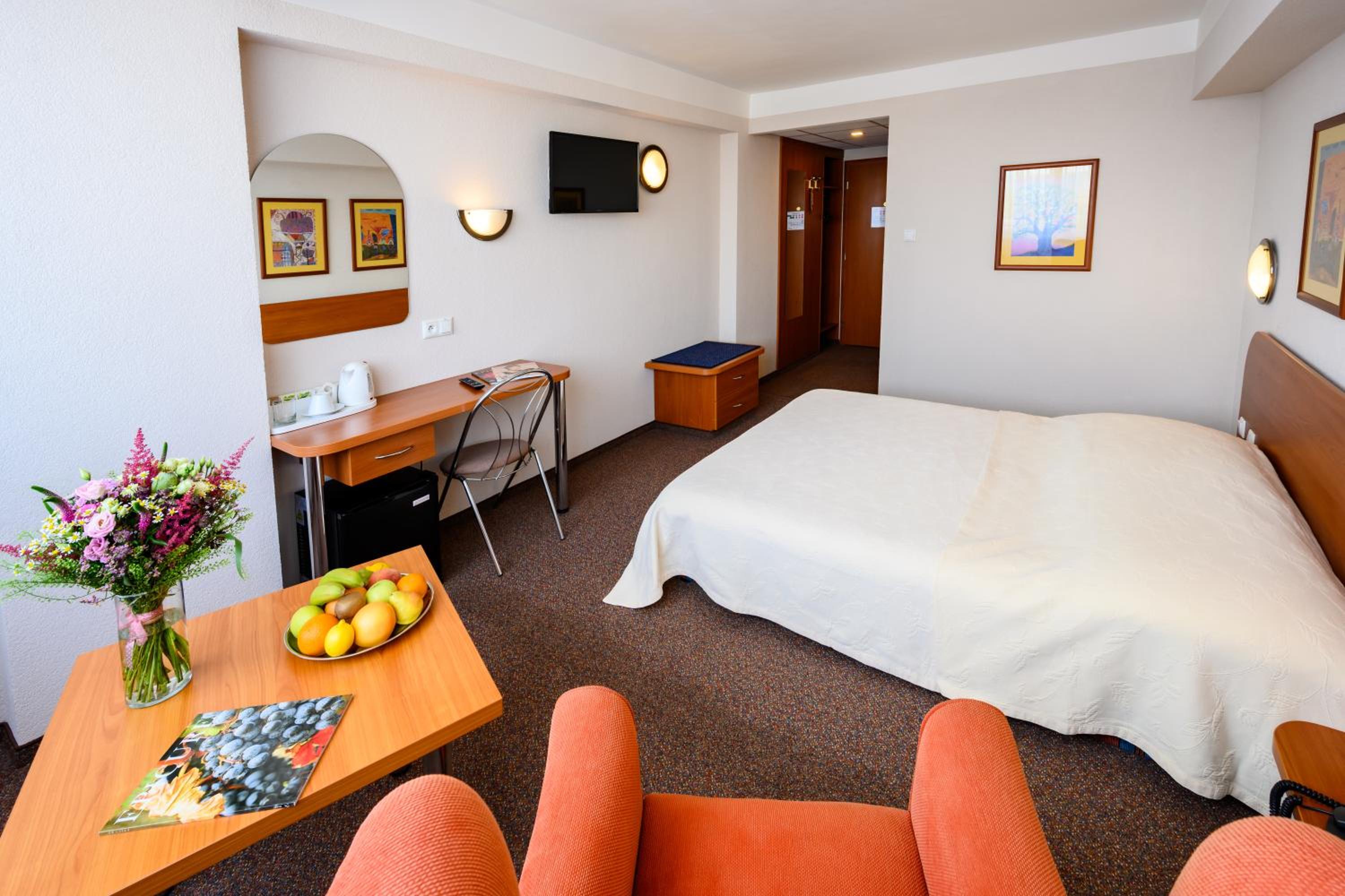 Double or Twin Room with Shower photo 3