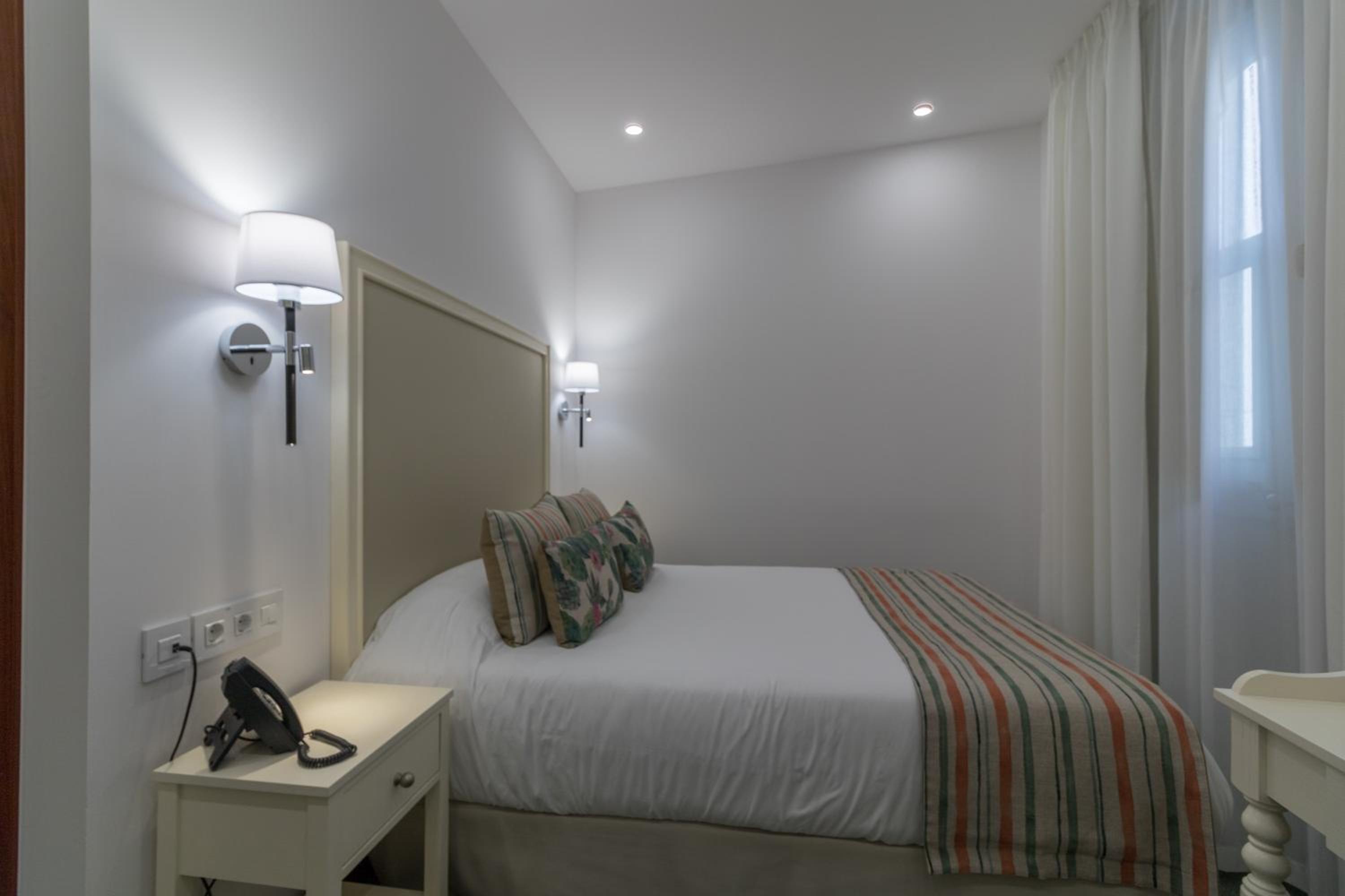 Double Room thumbnail 5