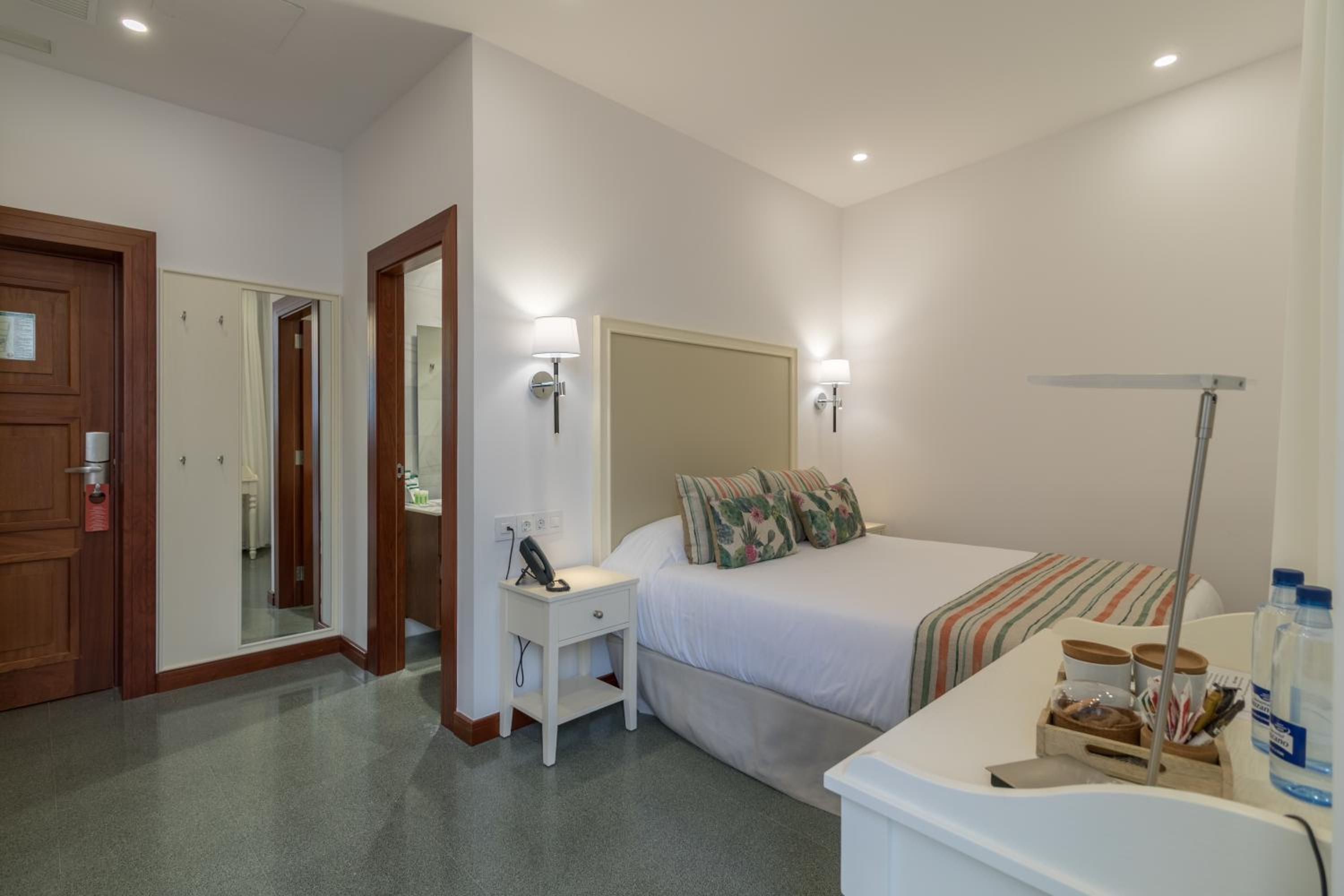 Double Room thumbnail 5