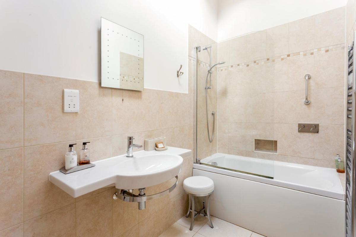 Superior Deluxe Double or Twin Room  photo 2