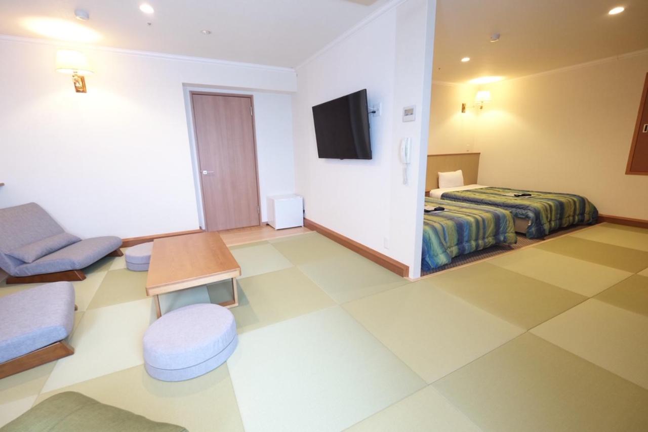 Suite - Photo 1