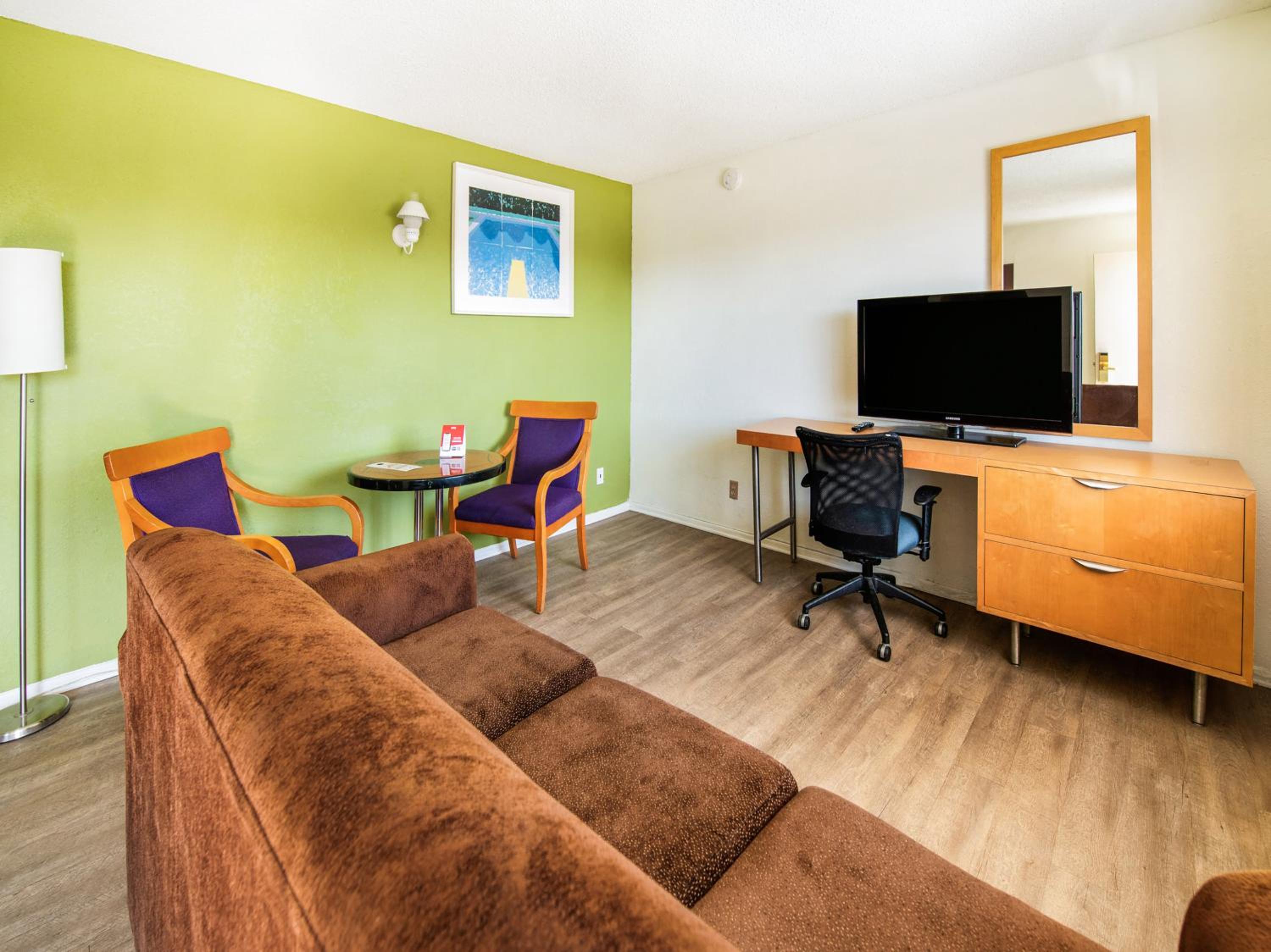 One-Bedroom Apartment - Photo 1
