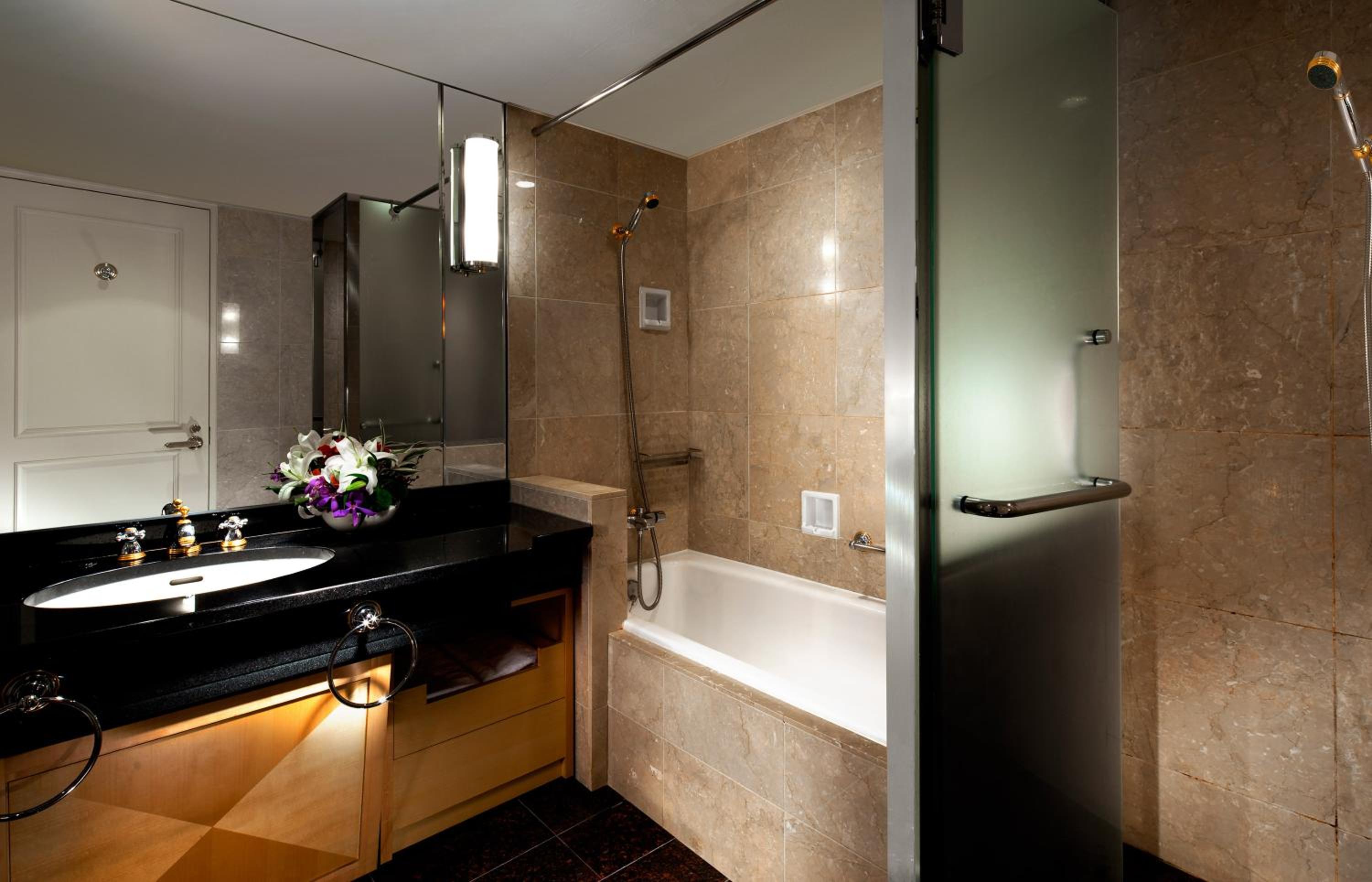 Suite Twin Room with Swimming Pool & Fitness Center Access Executive Floor - Non-Smoking photo 3