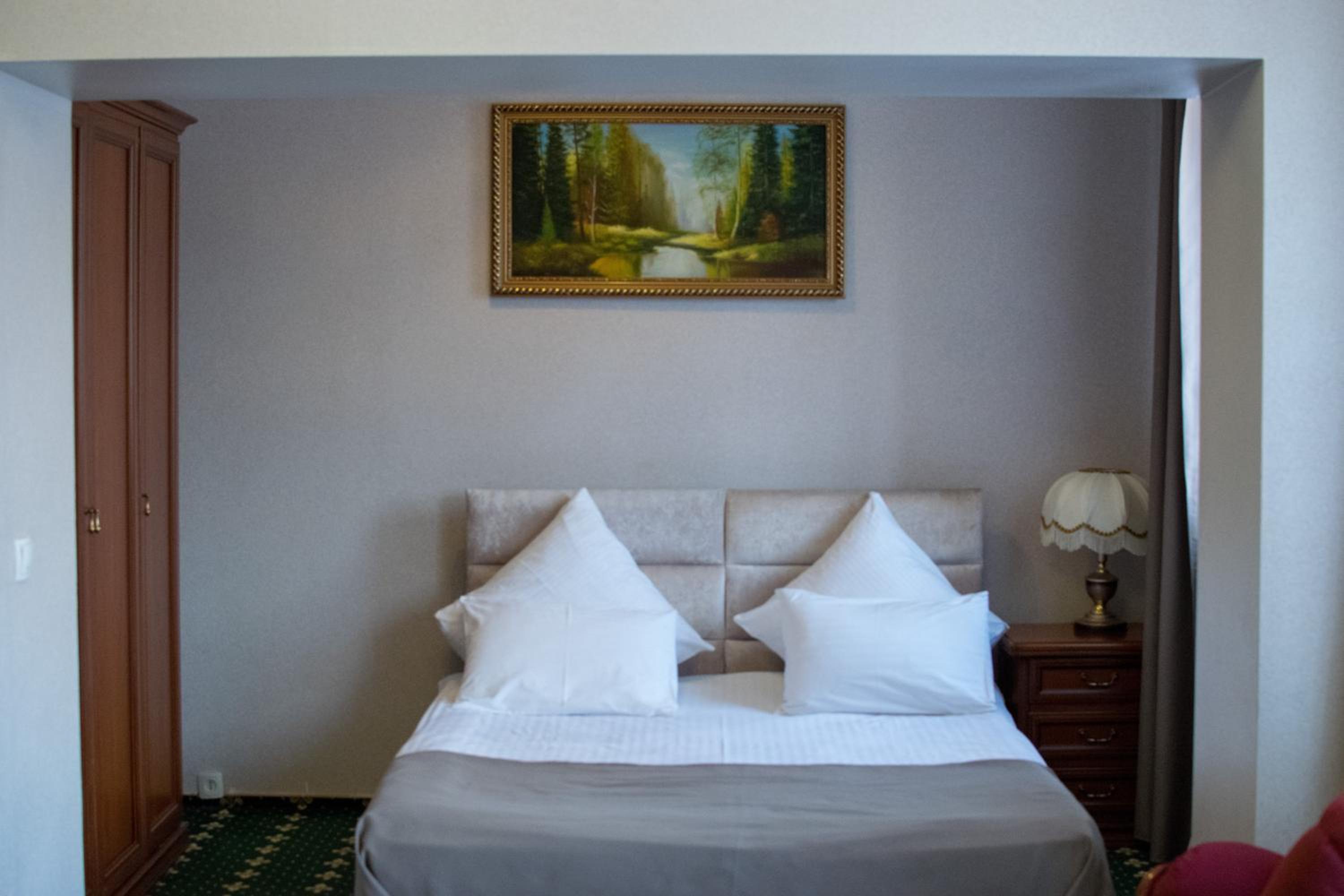 Suite - Photo 11