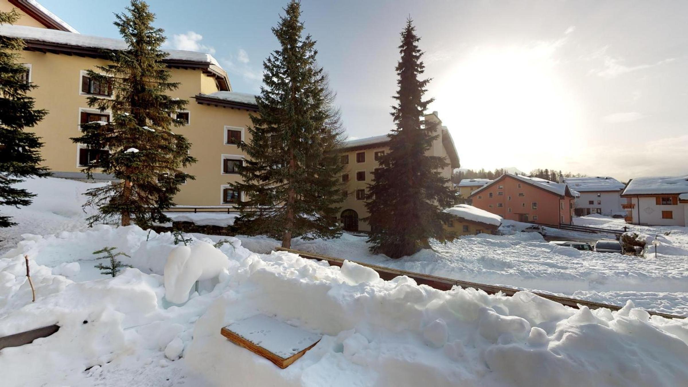 Apartment with Mountain View photo 2