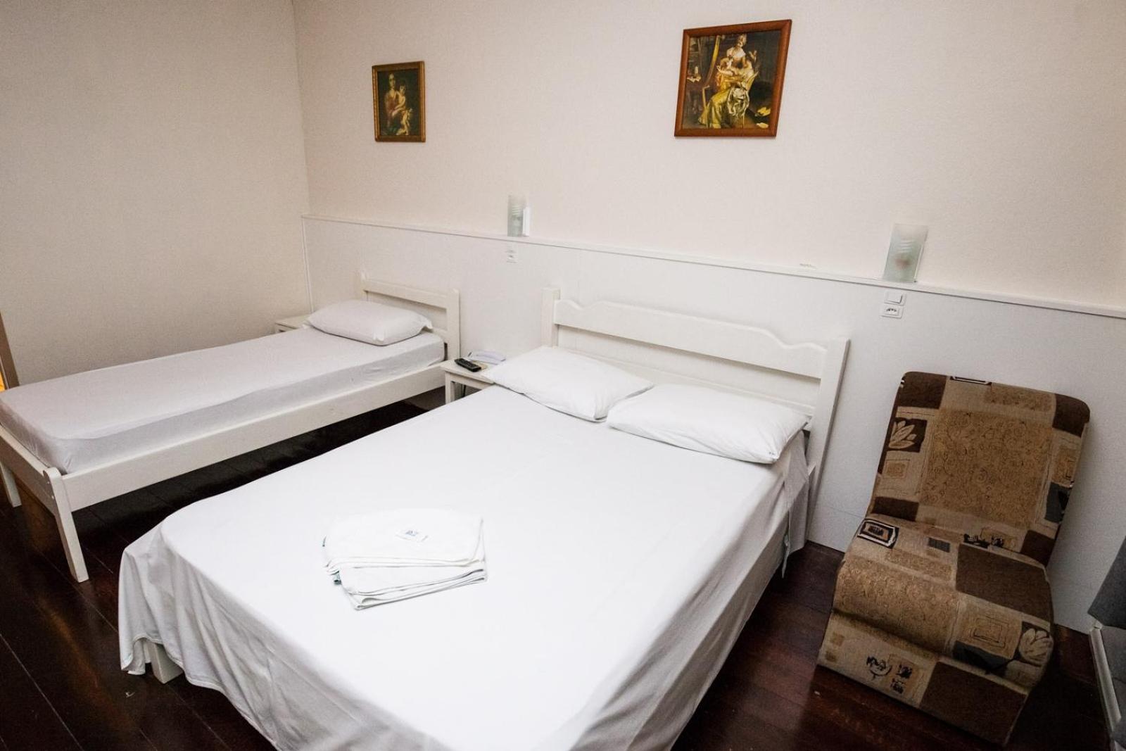 Quarto Família 1 cama de casal e 1 de solteiro photo 1