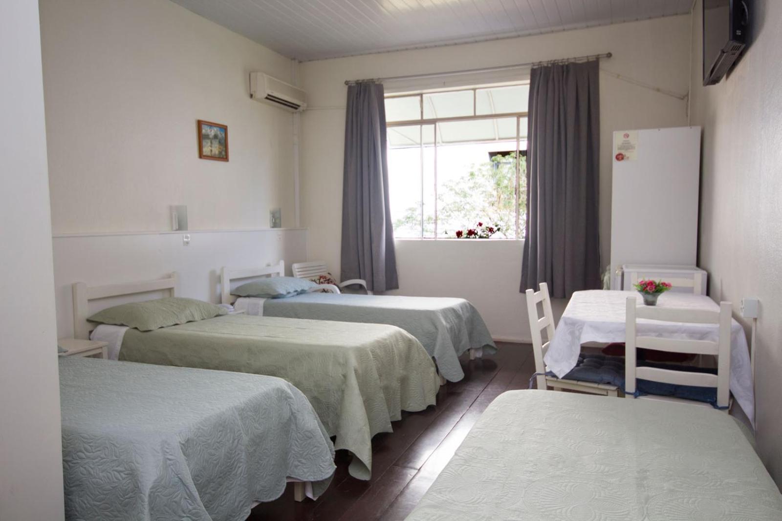 Quarto 4 Camas de Solteiro photo 1
