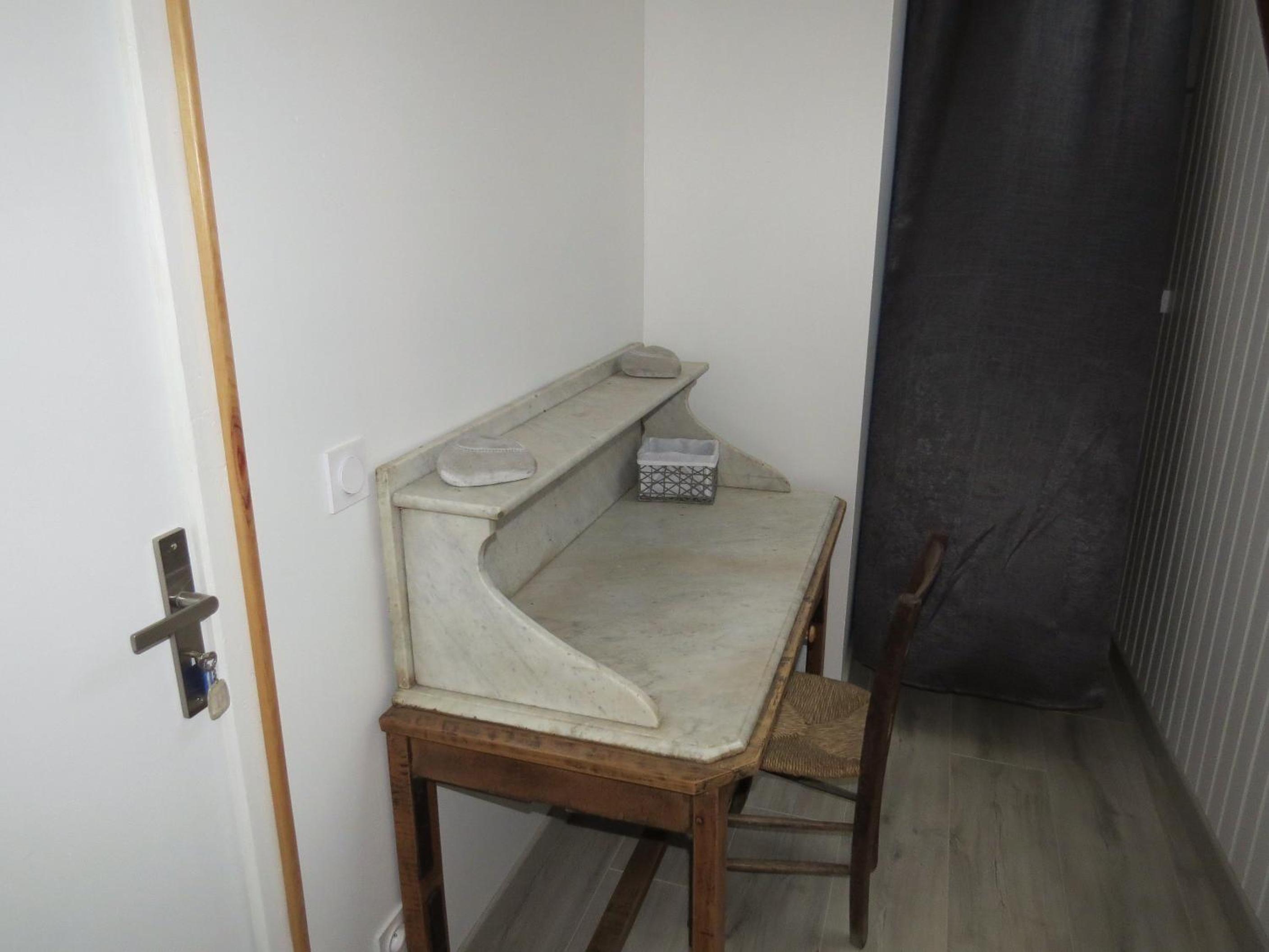 Double Room - Photo 9