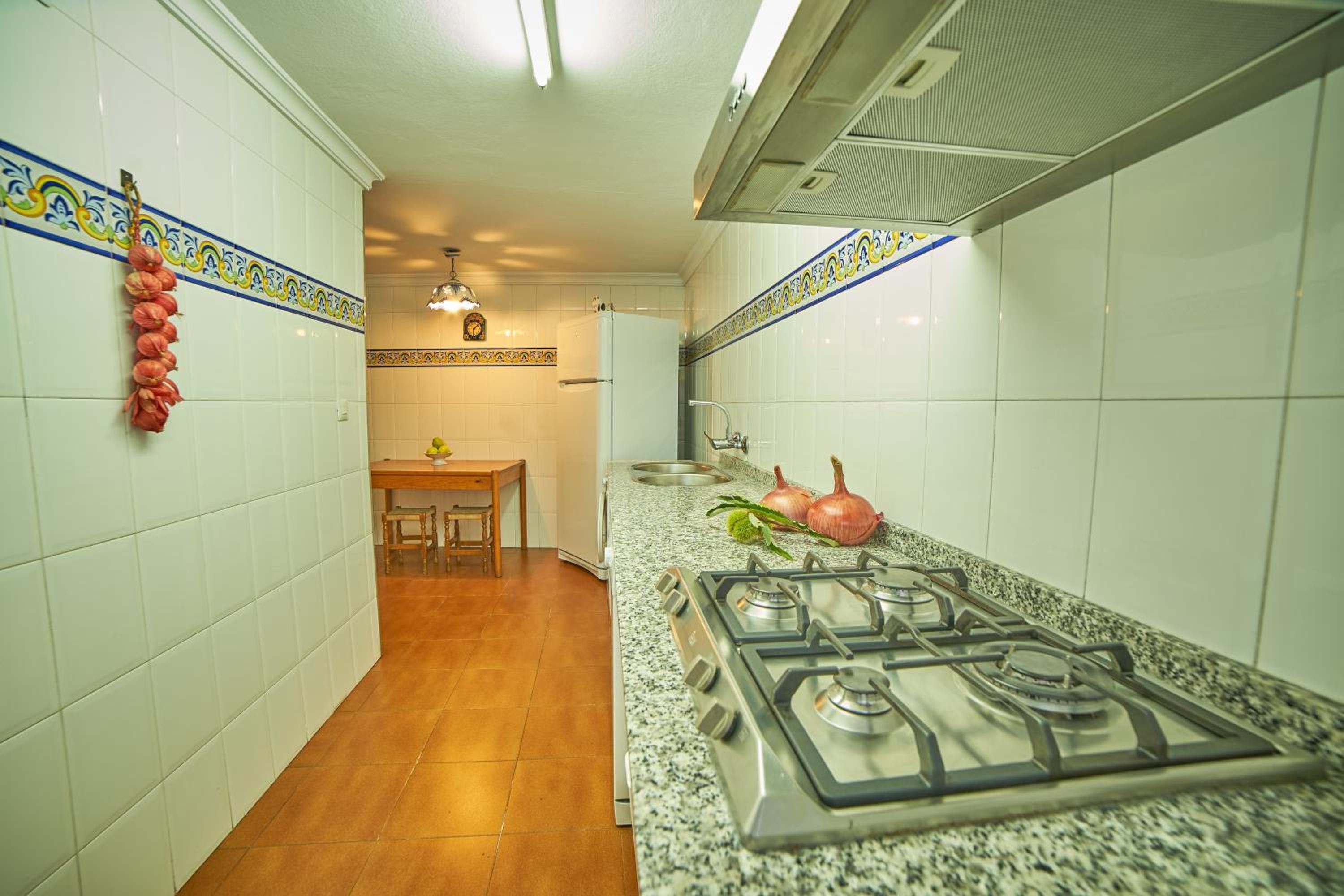 Seven-Bedroom House photo 3