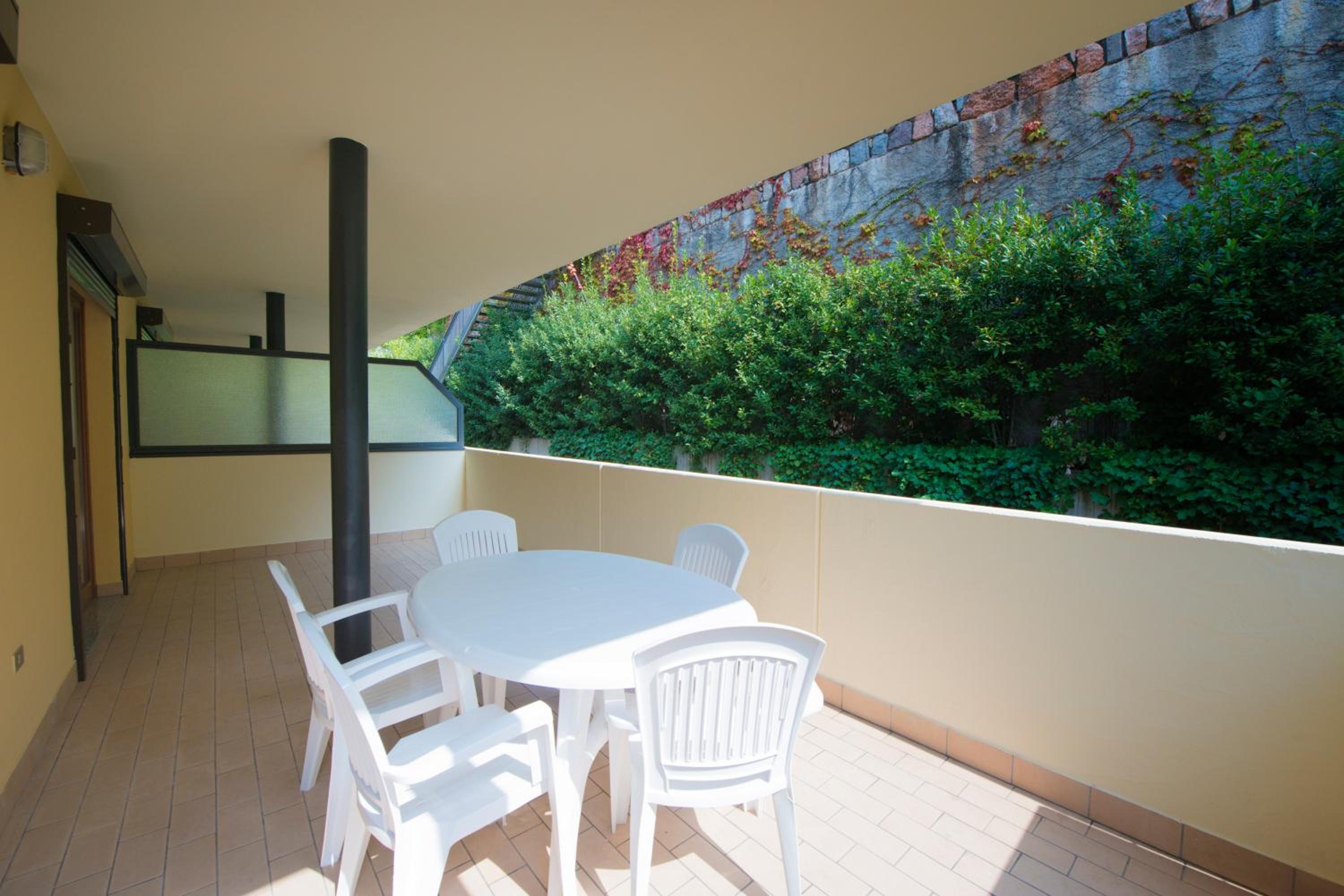 One-Bedroom Apartment - Photo 6