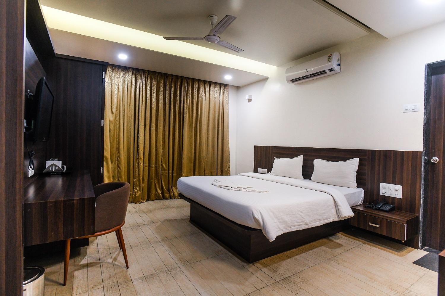 Deluxe Room - Photo 9
