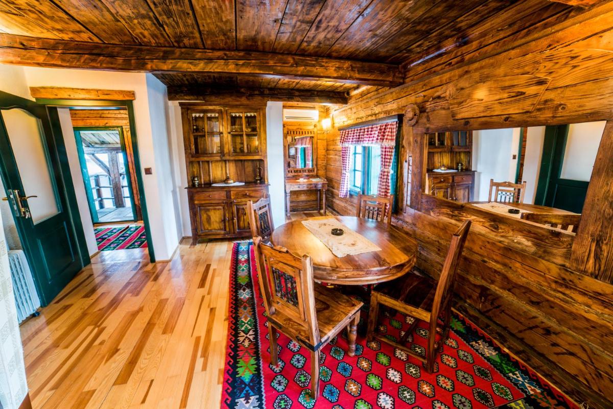 Bungalow (2 Adults)