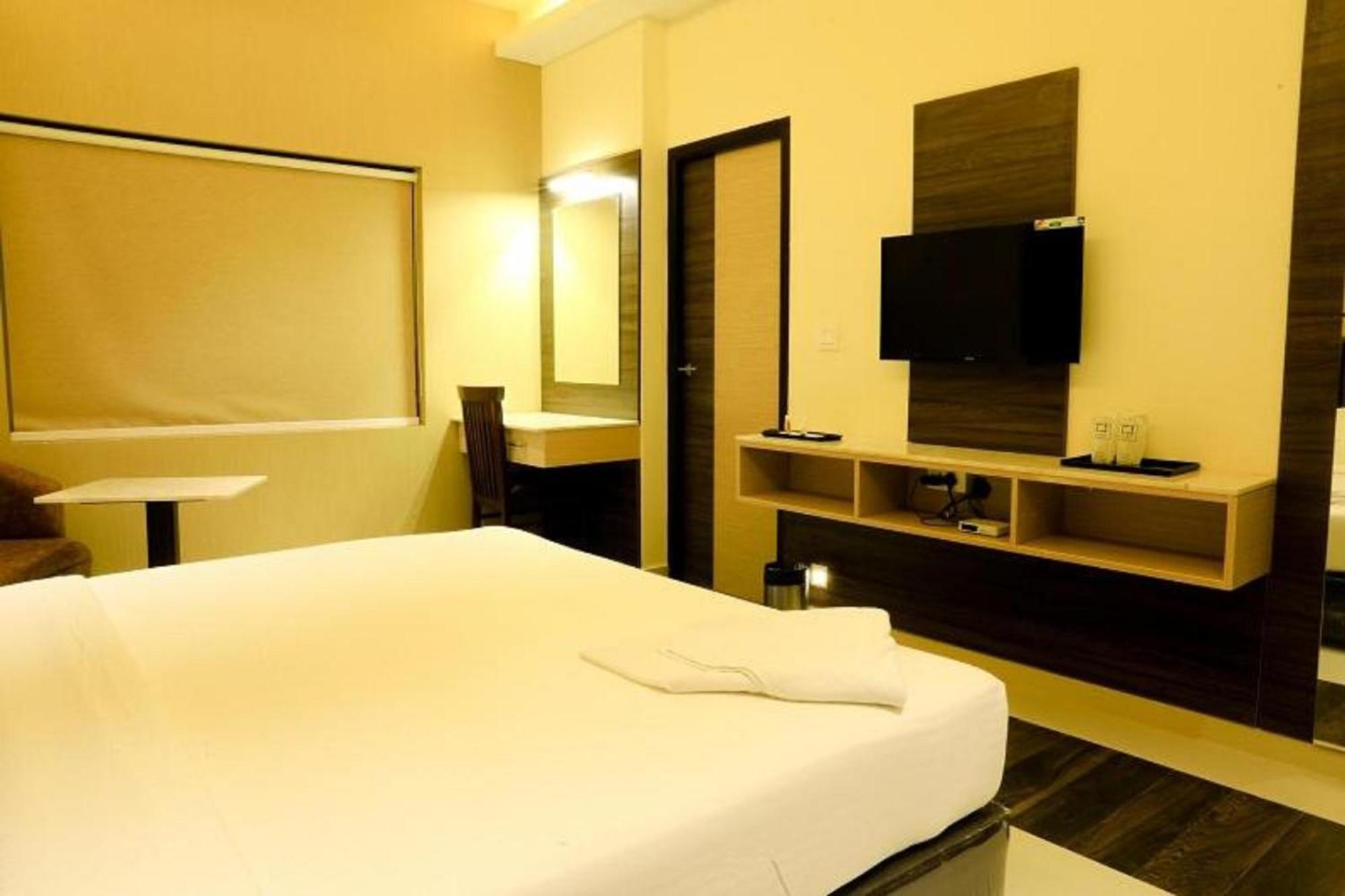 Deluxe Double Room - Photo 10