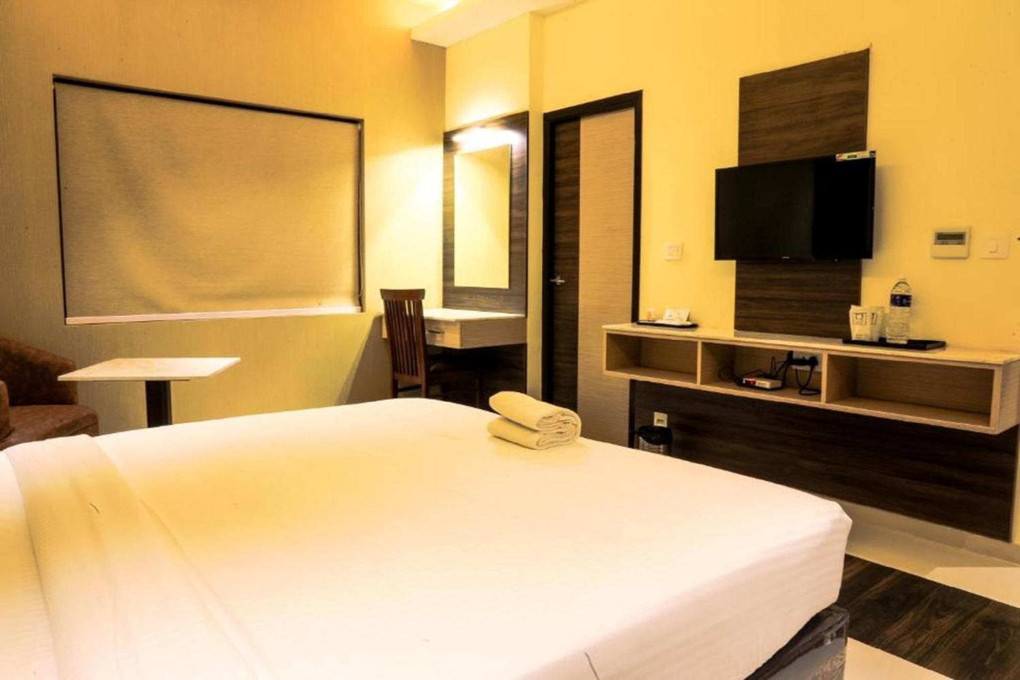 Deluxe Double Room - Photo 9
