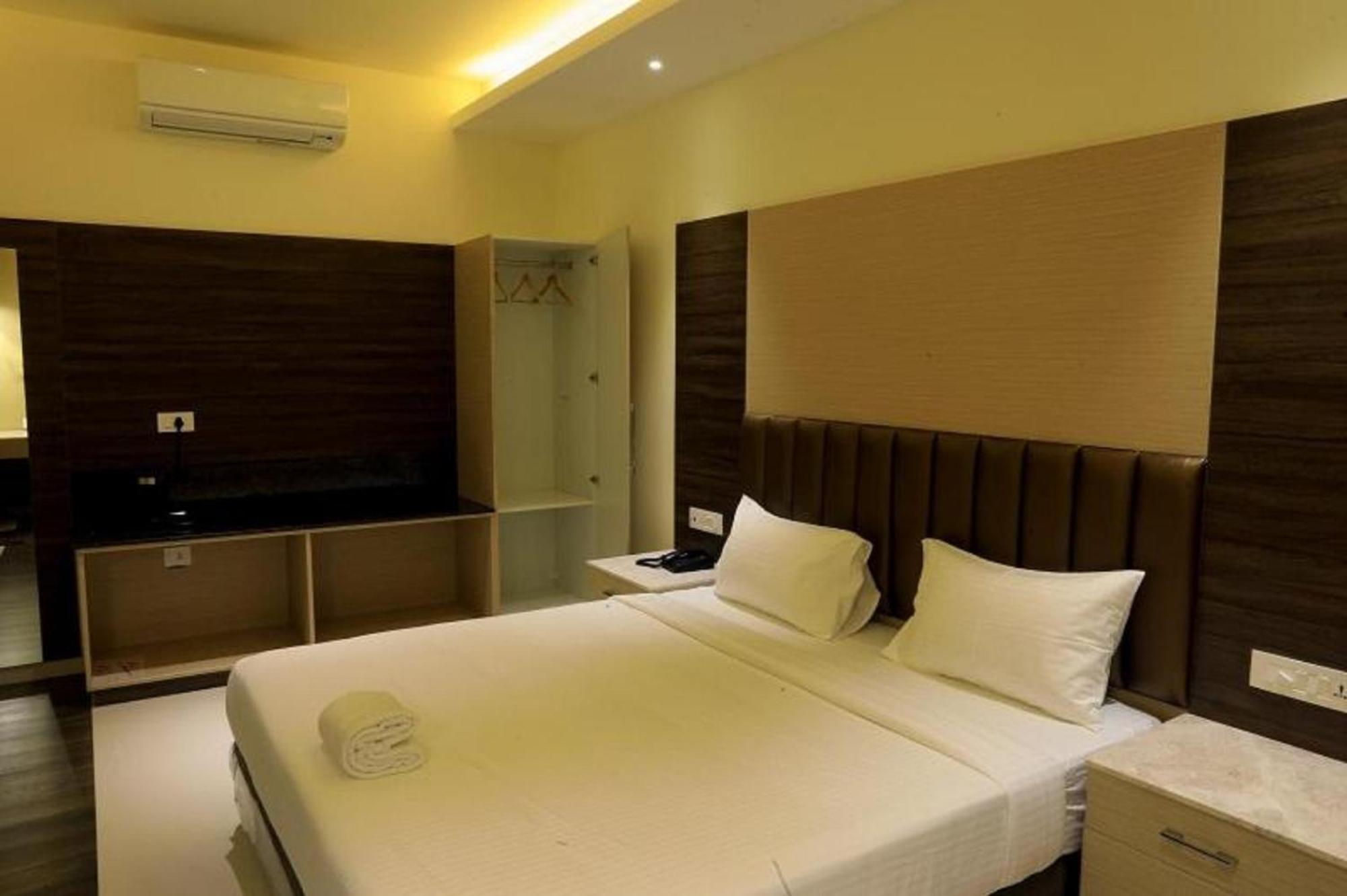 Deluxe Double Room - Photo 8