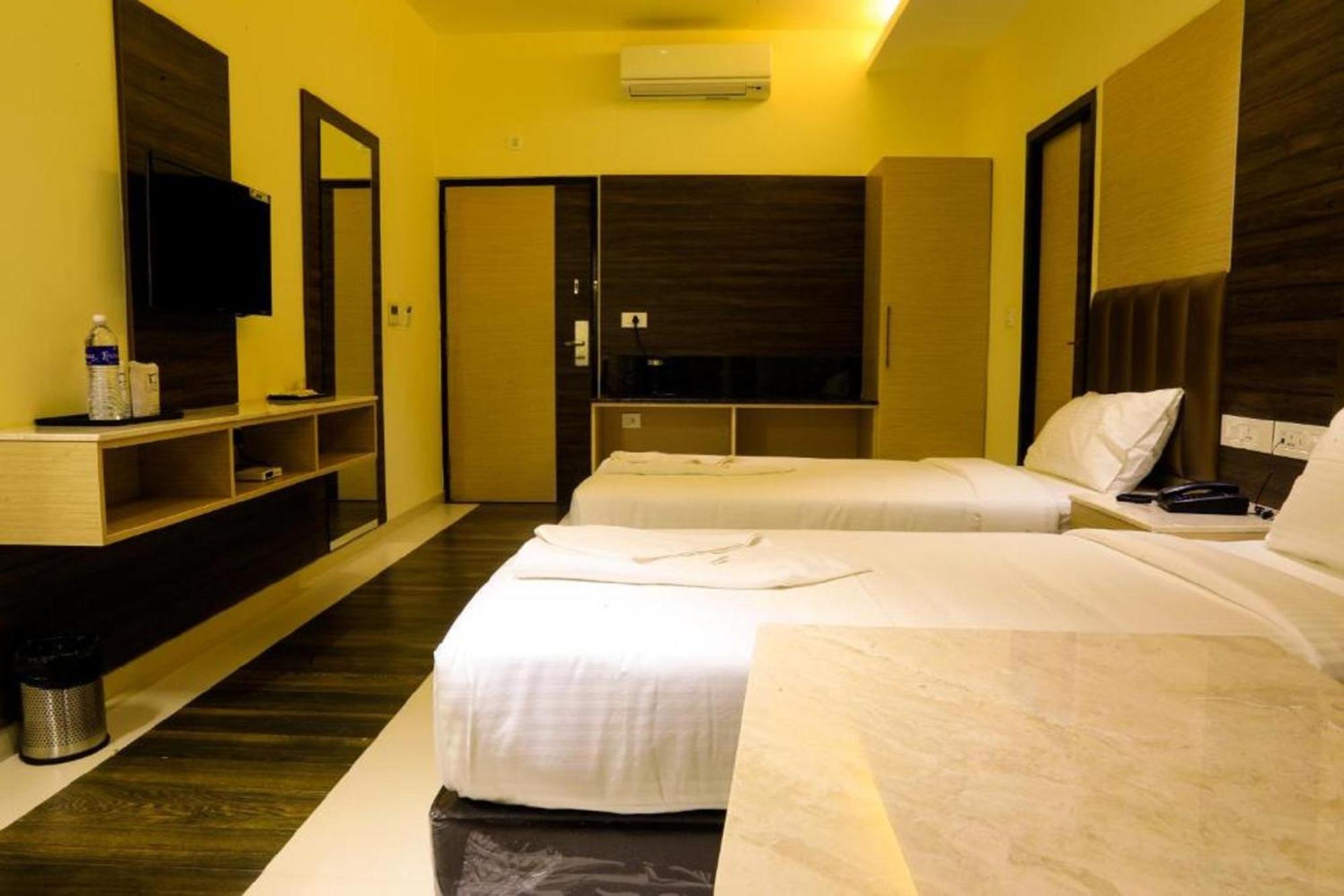 Double Room - Photo 12