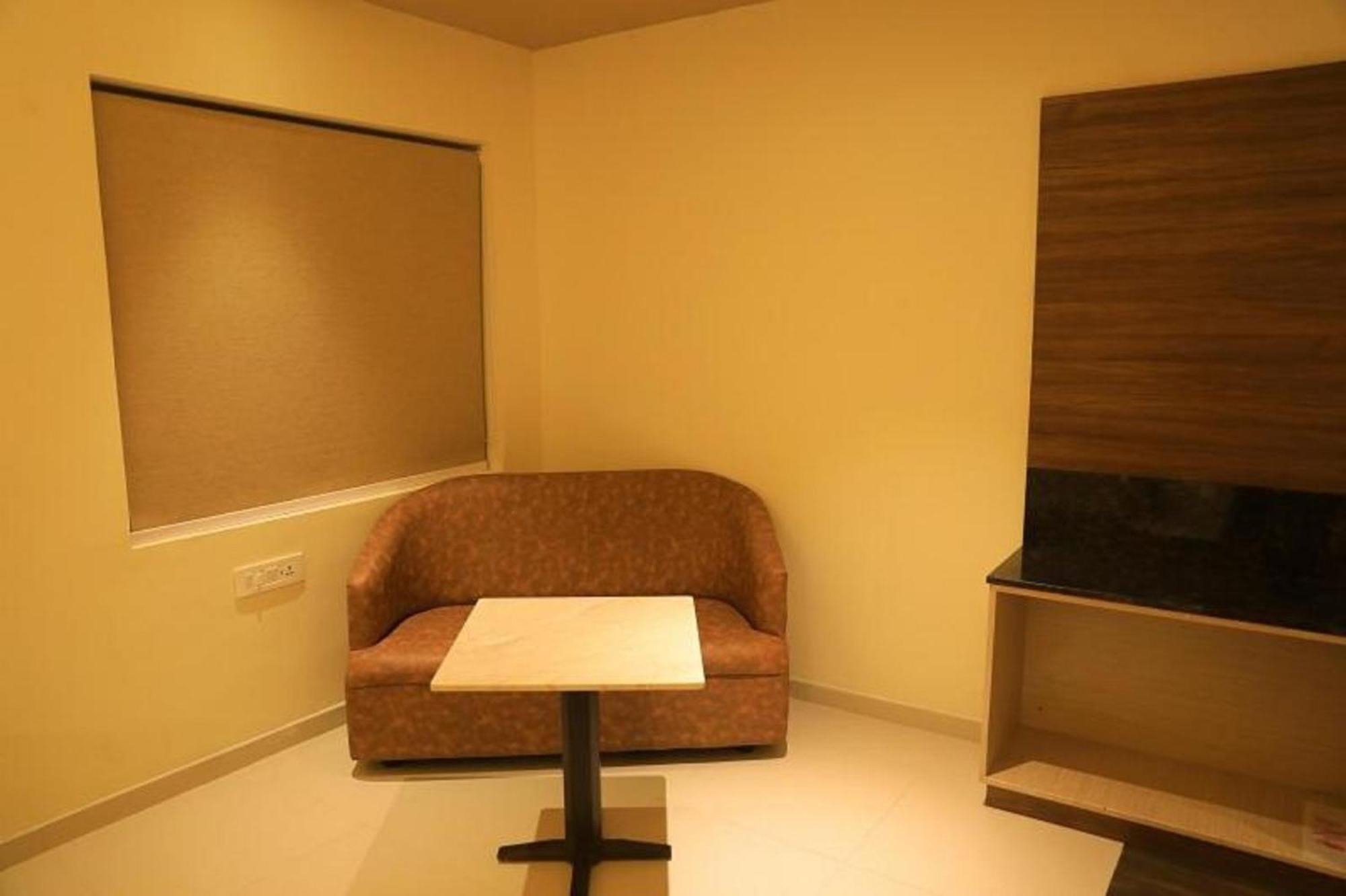 Double Room - Photo 7