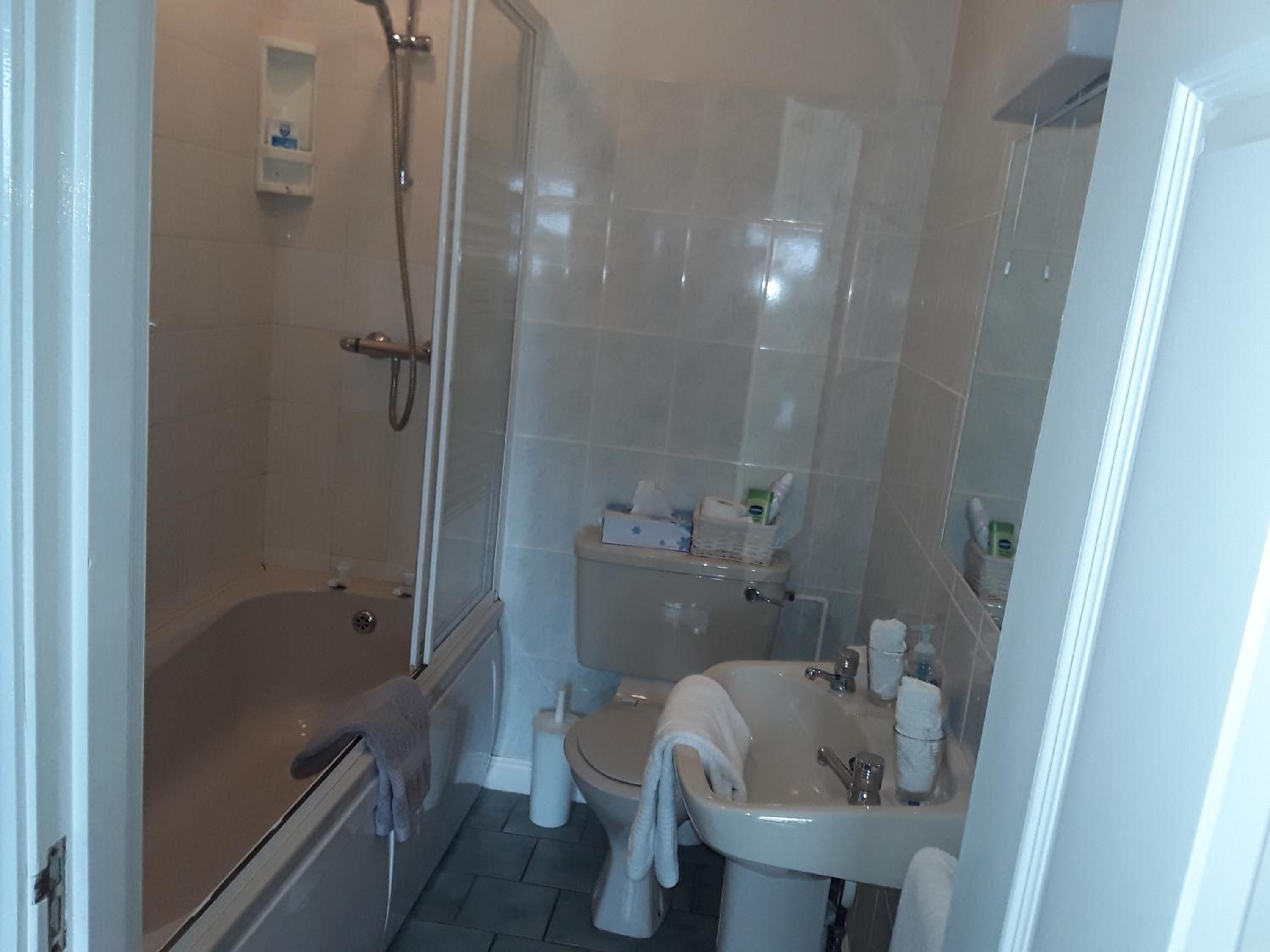 Double Room - Photo 18