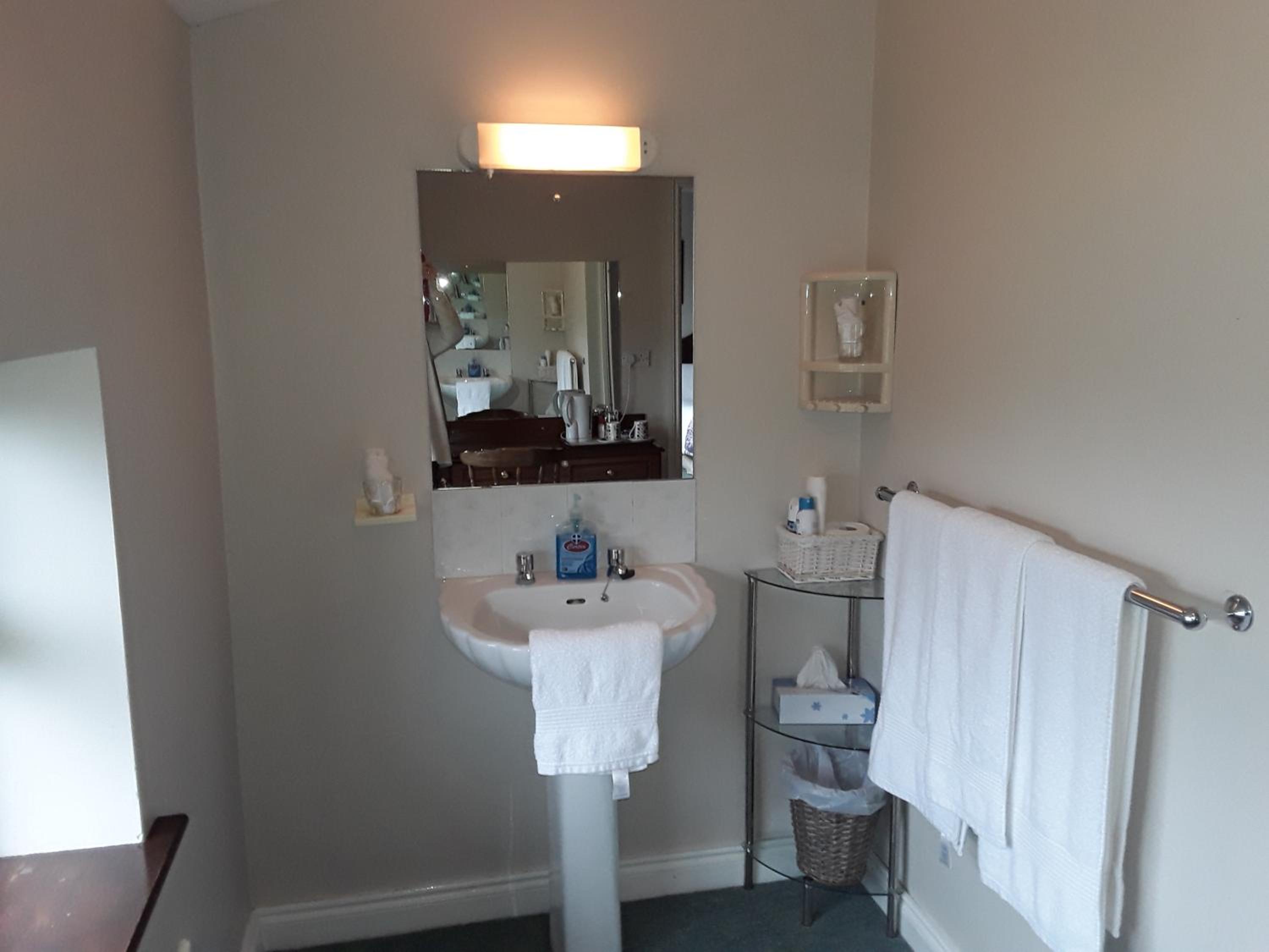 Double Room - Photo 15