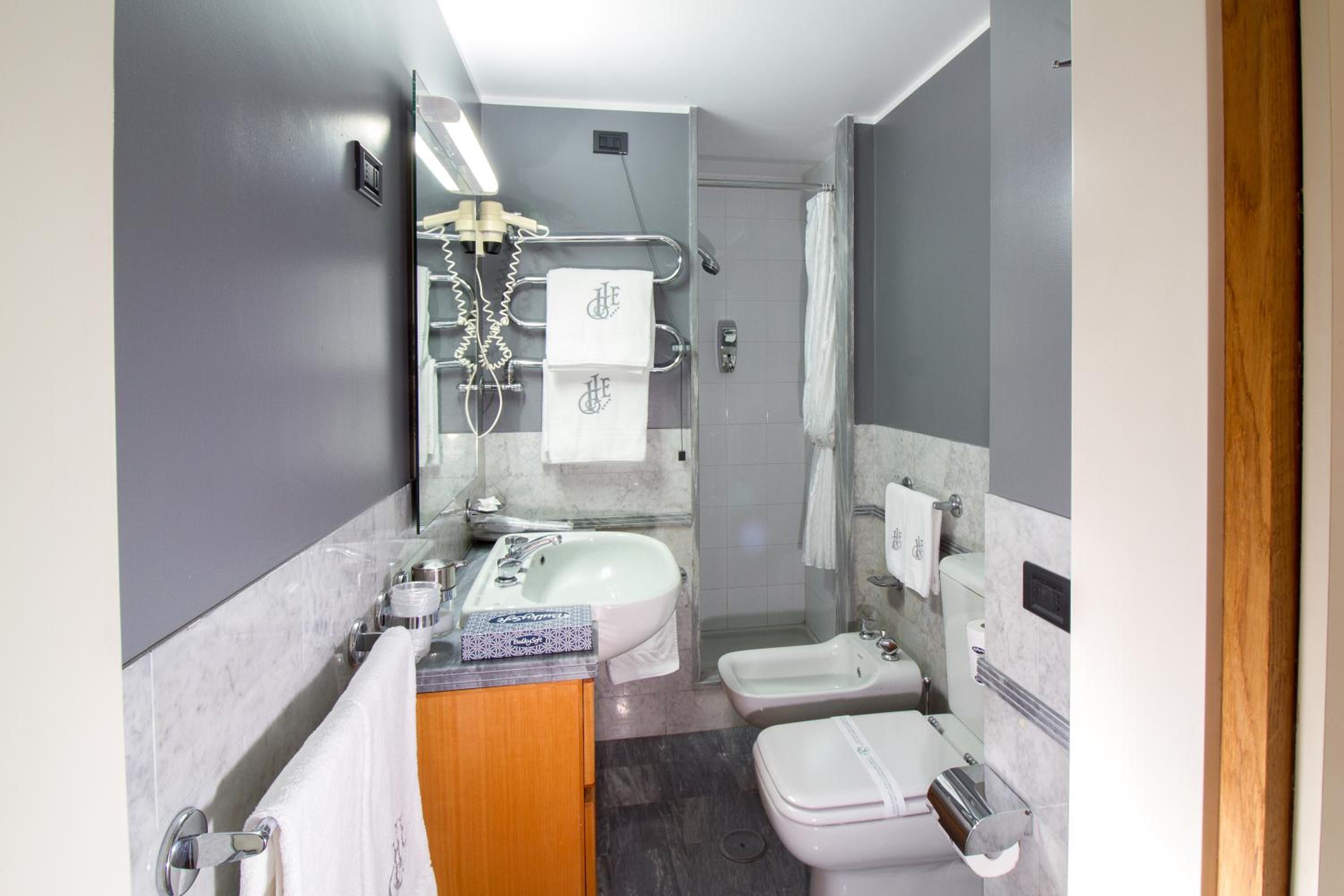 Double or Twin Room - Photo 2