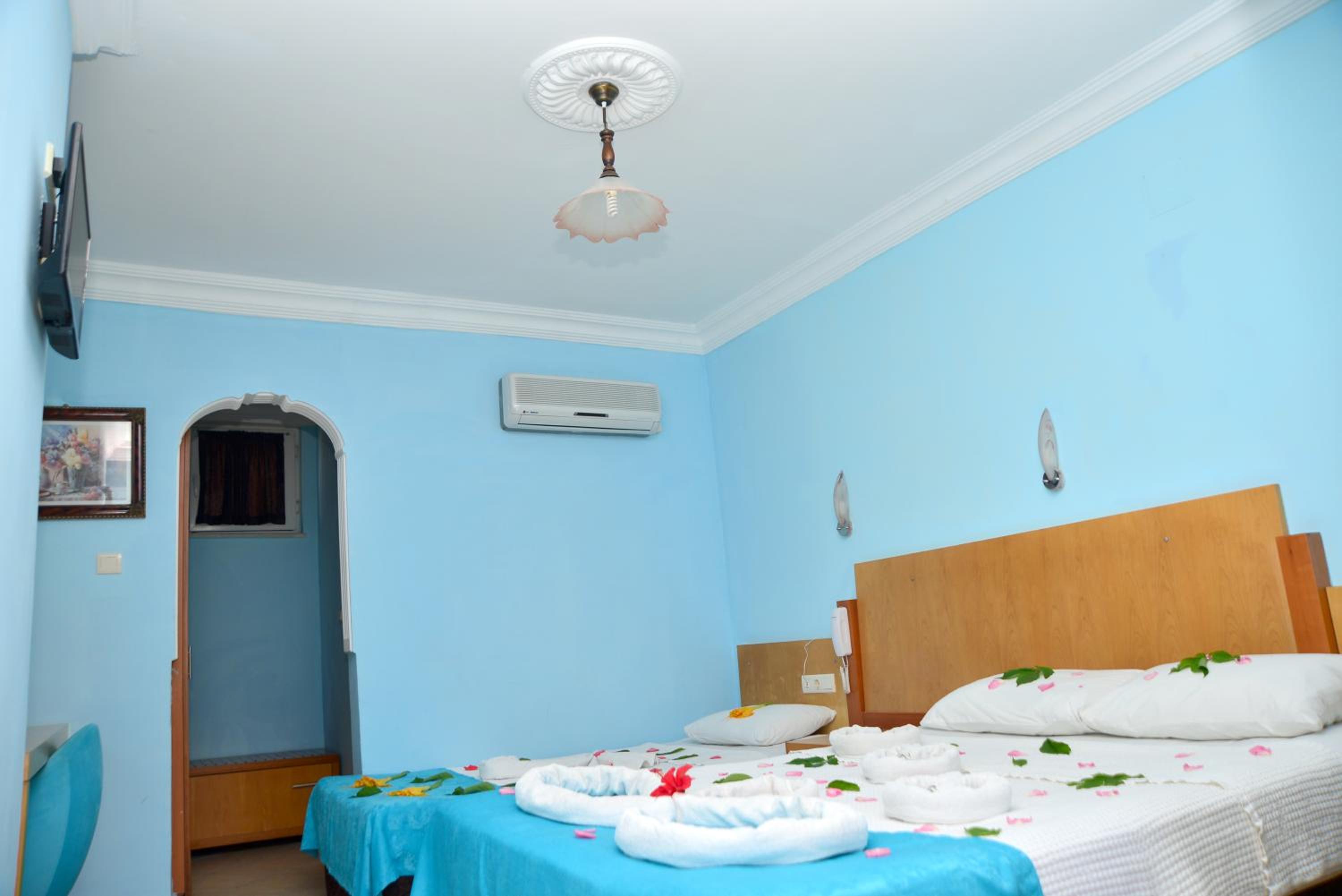 Standard Double or Twin Room photo 2