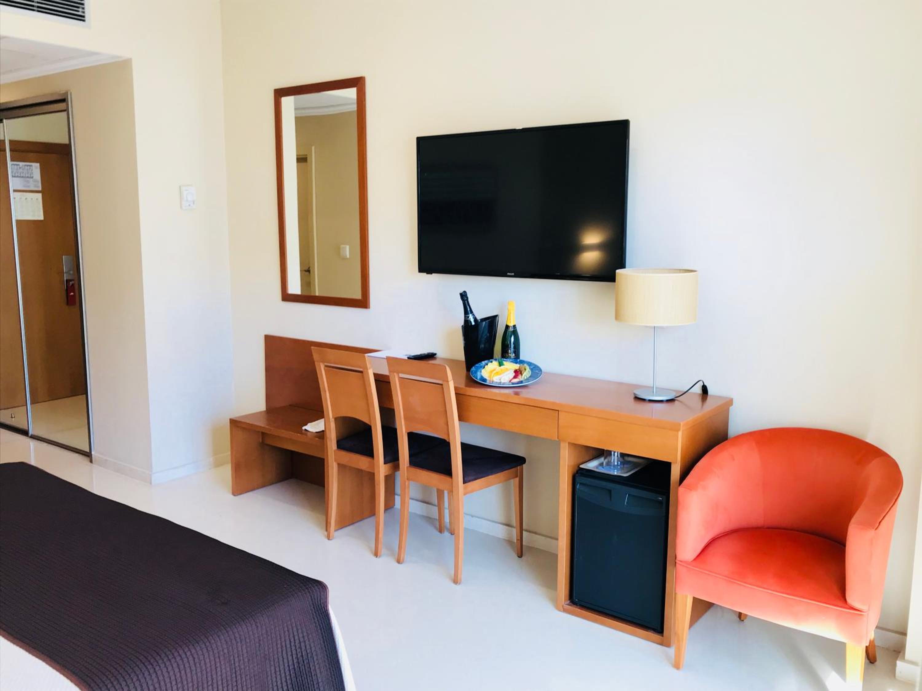 Double or Twin Room thumbnail 5