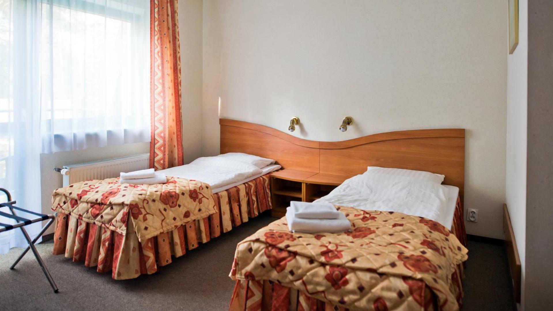 Double or Twin Room with Balcony - Photo 3