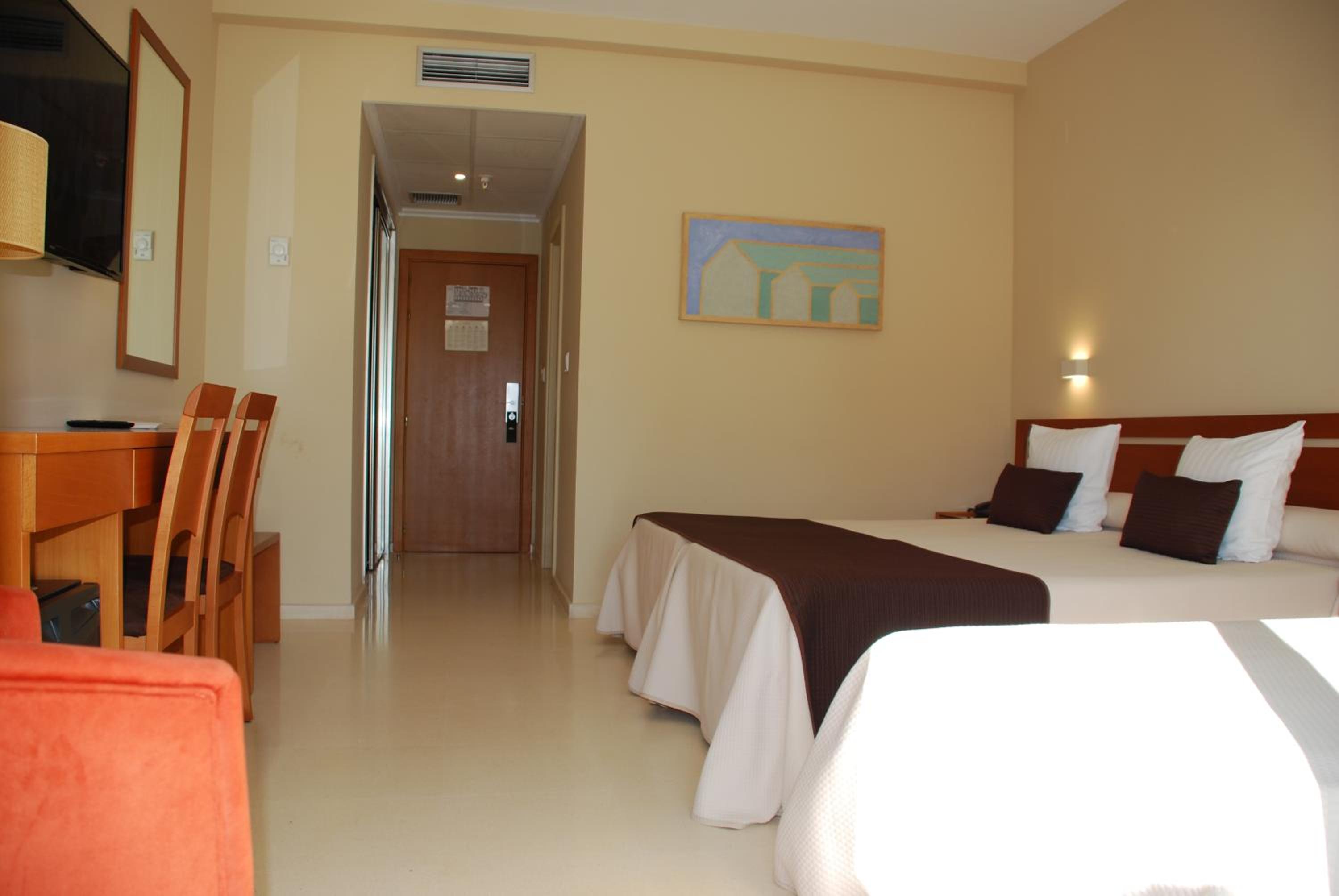 Double Room with Extra Bed (3 Adults) thumbnail 6